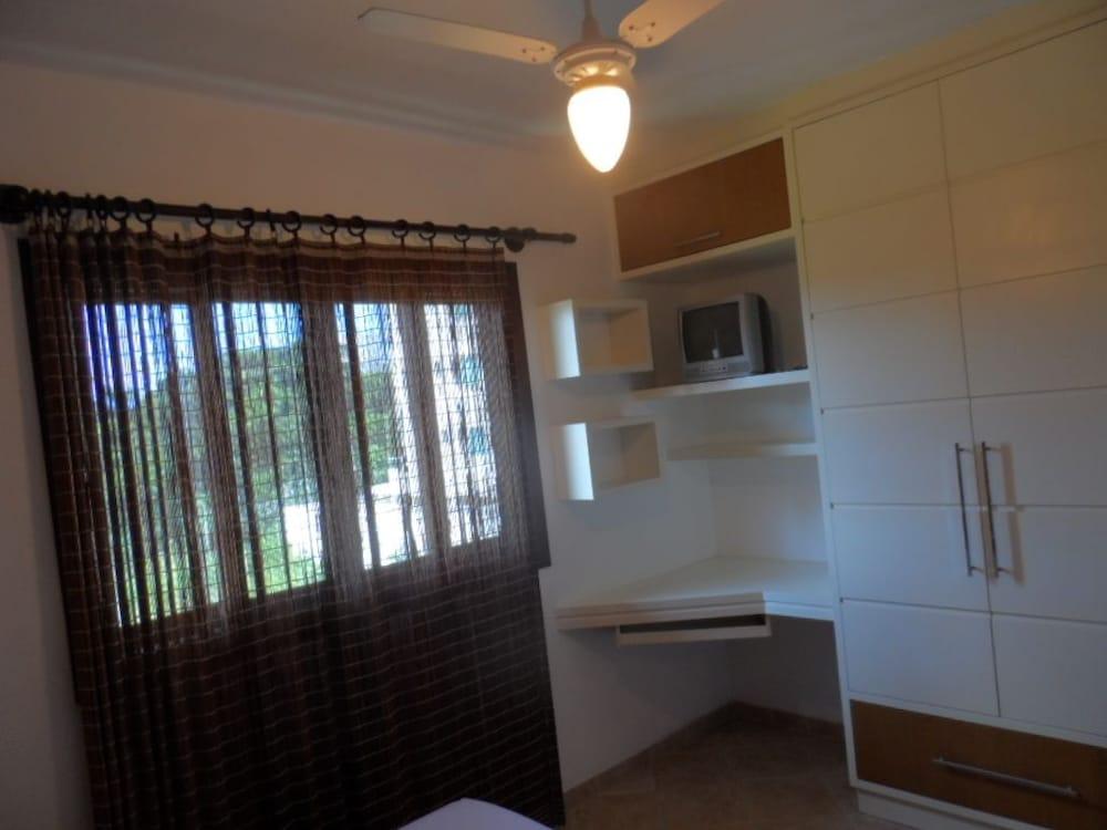 image-housing-carousel