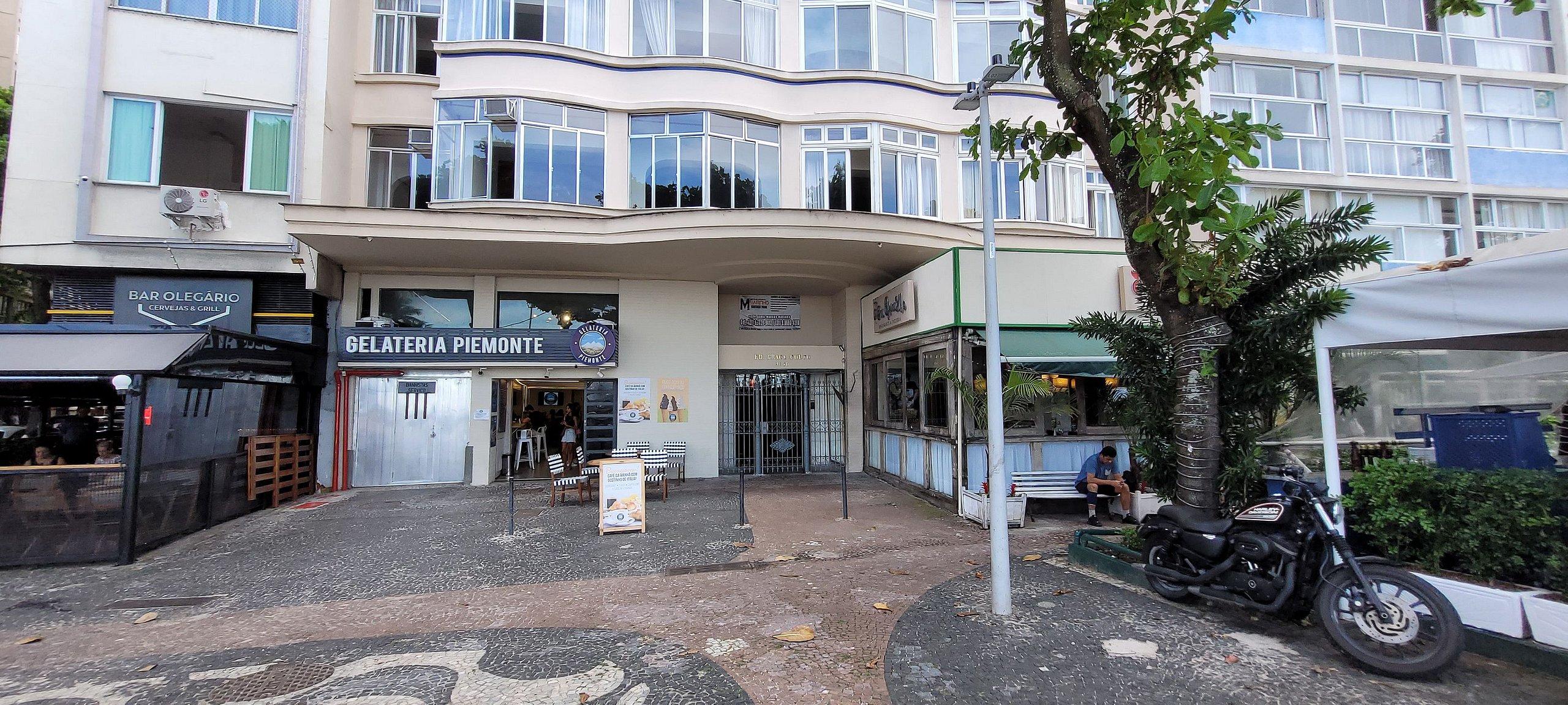 image-housing-carousel