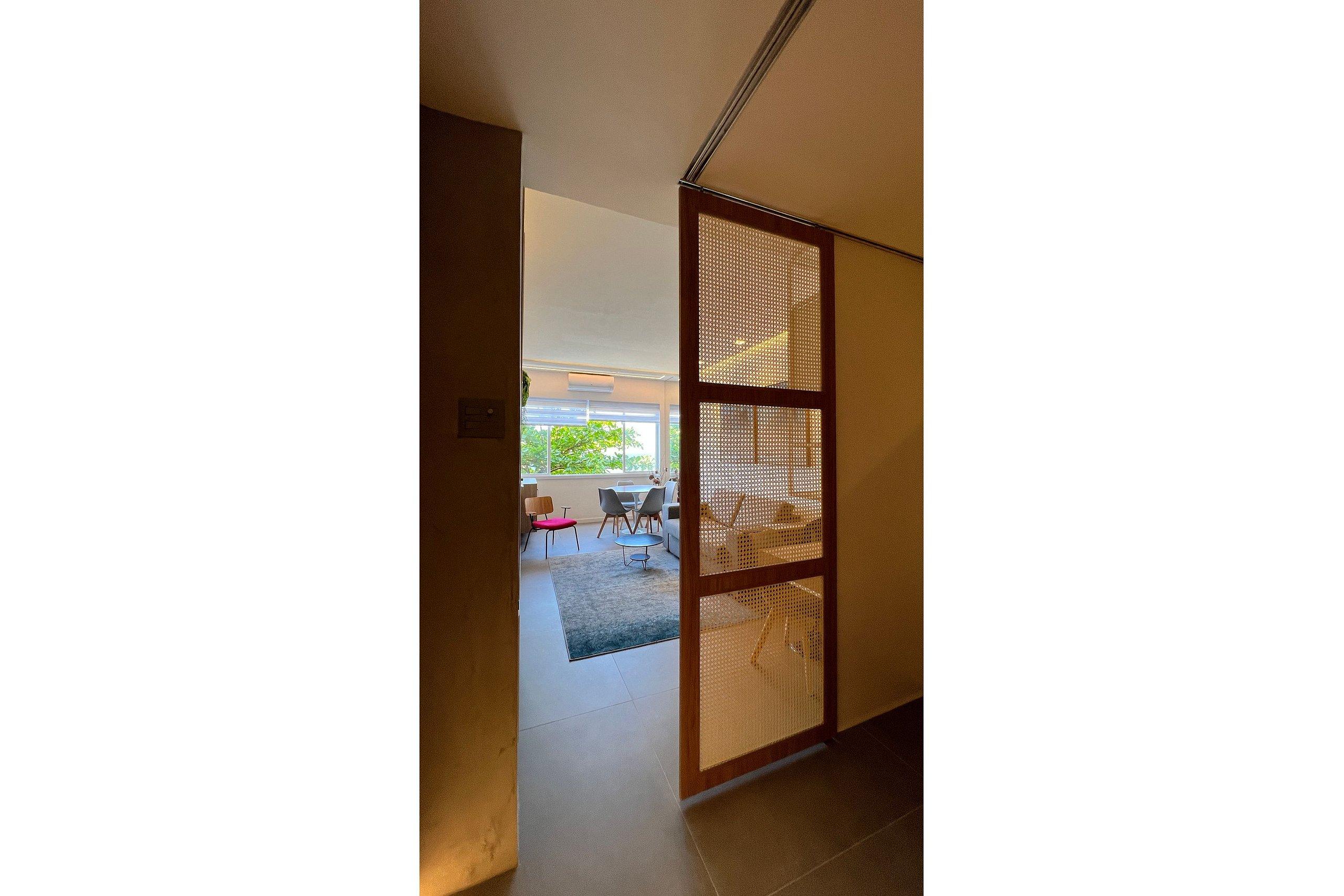 image-housing-carousel