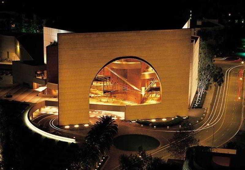 image-housing-carousel