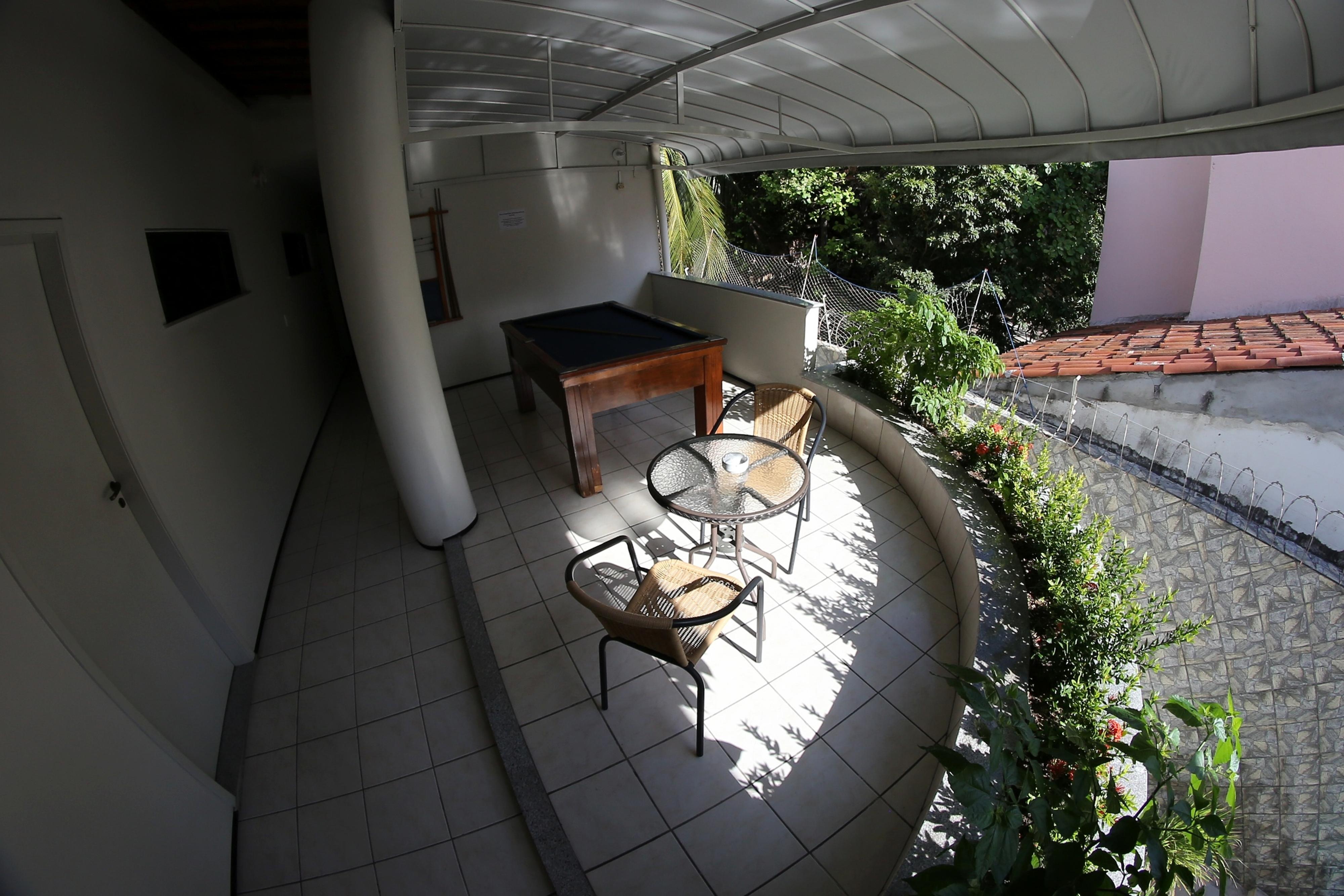 image-housing-carousel
