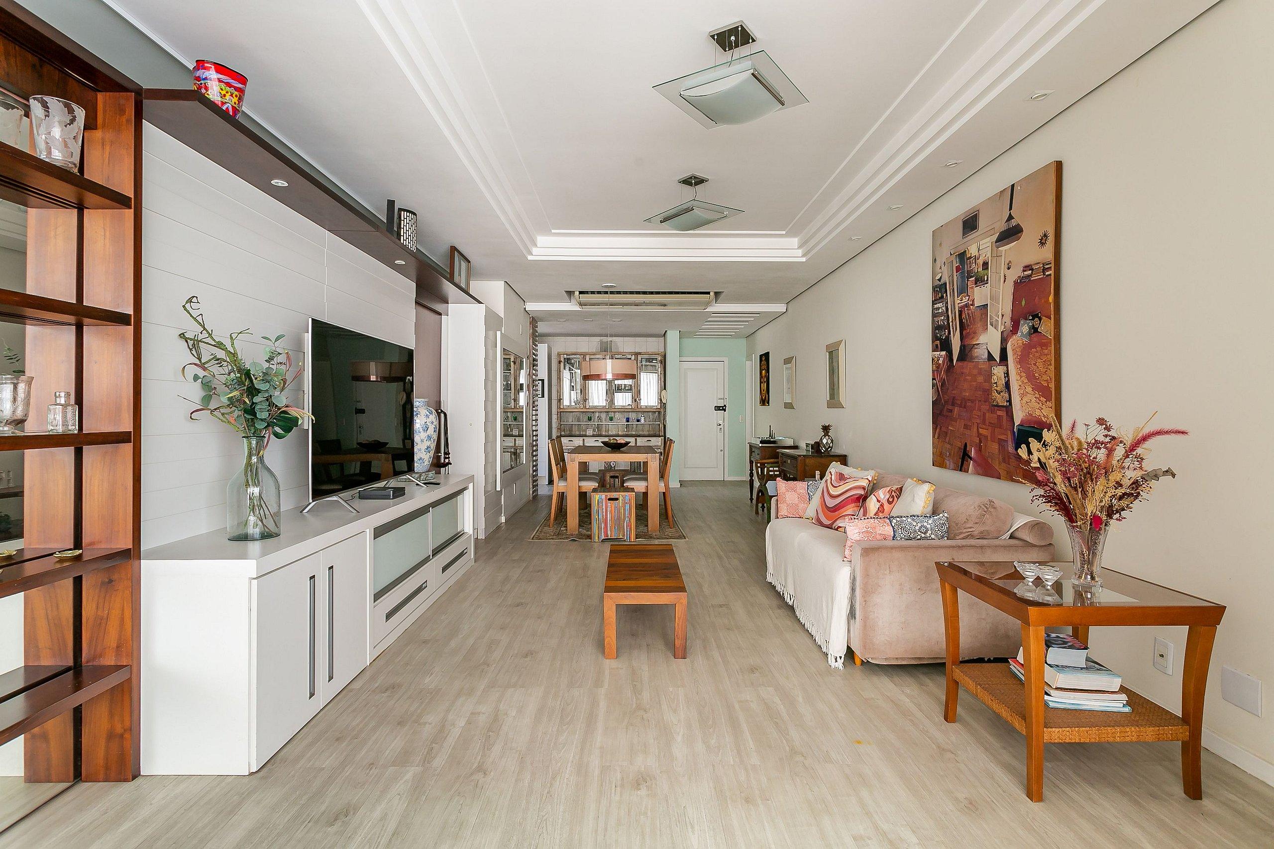 image-housing-carousel