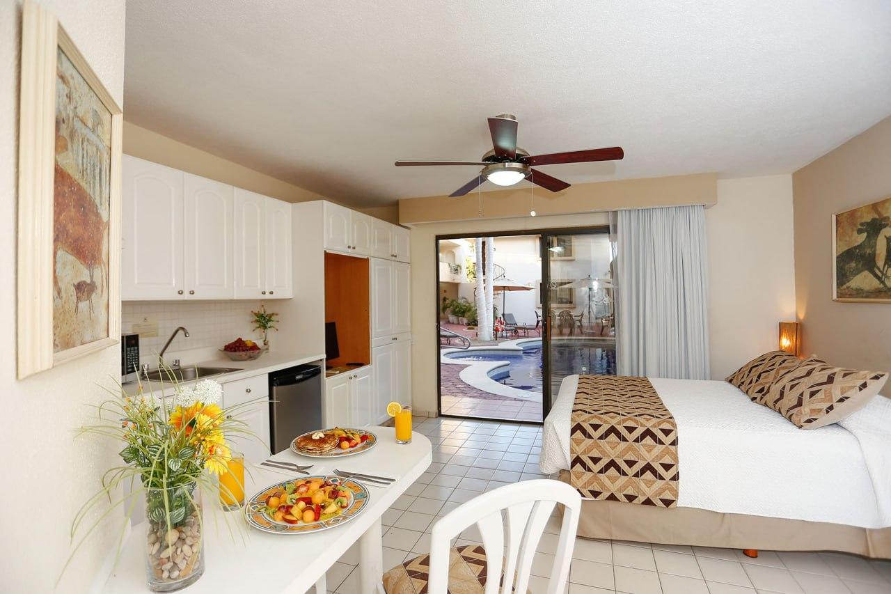 Habitación Estándar con Vista a la Piscina