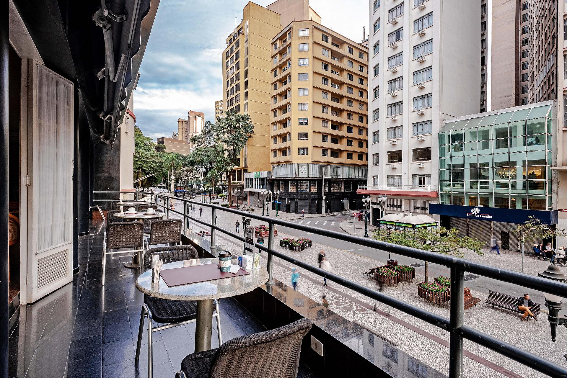 image-housing-carousel