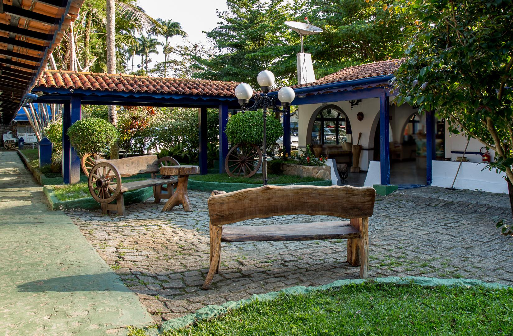 image-housing-carousel