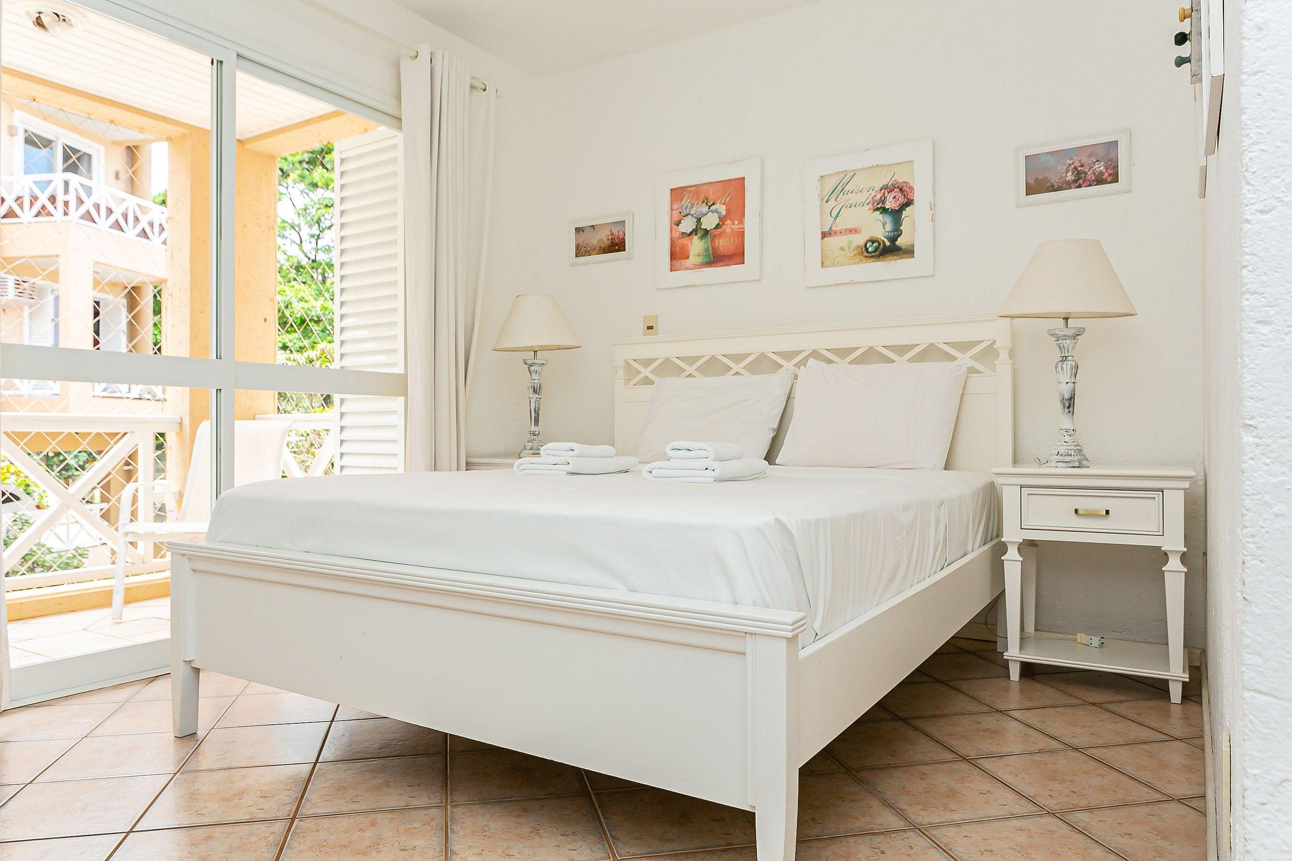image-housing-carousel