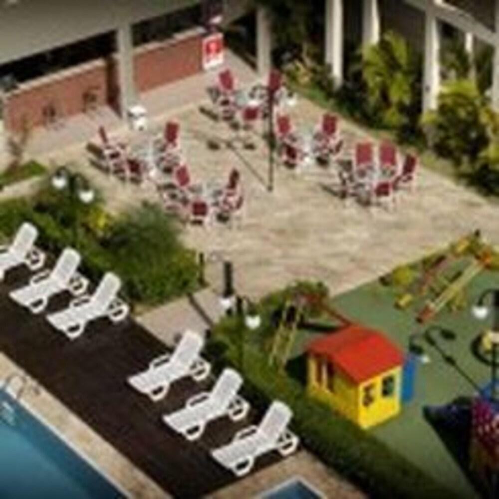 image-housing-carousel