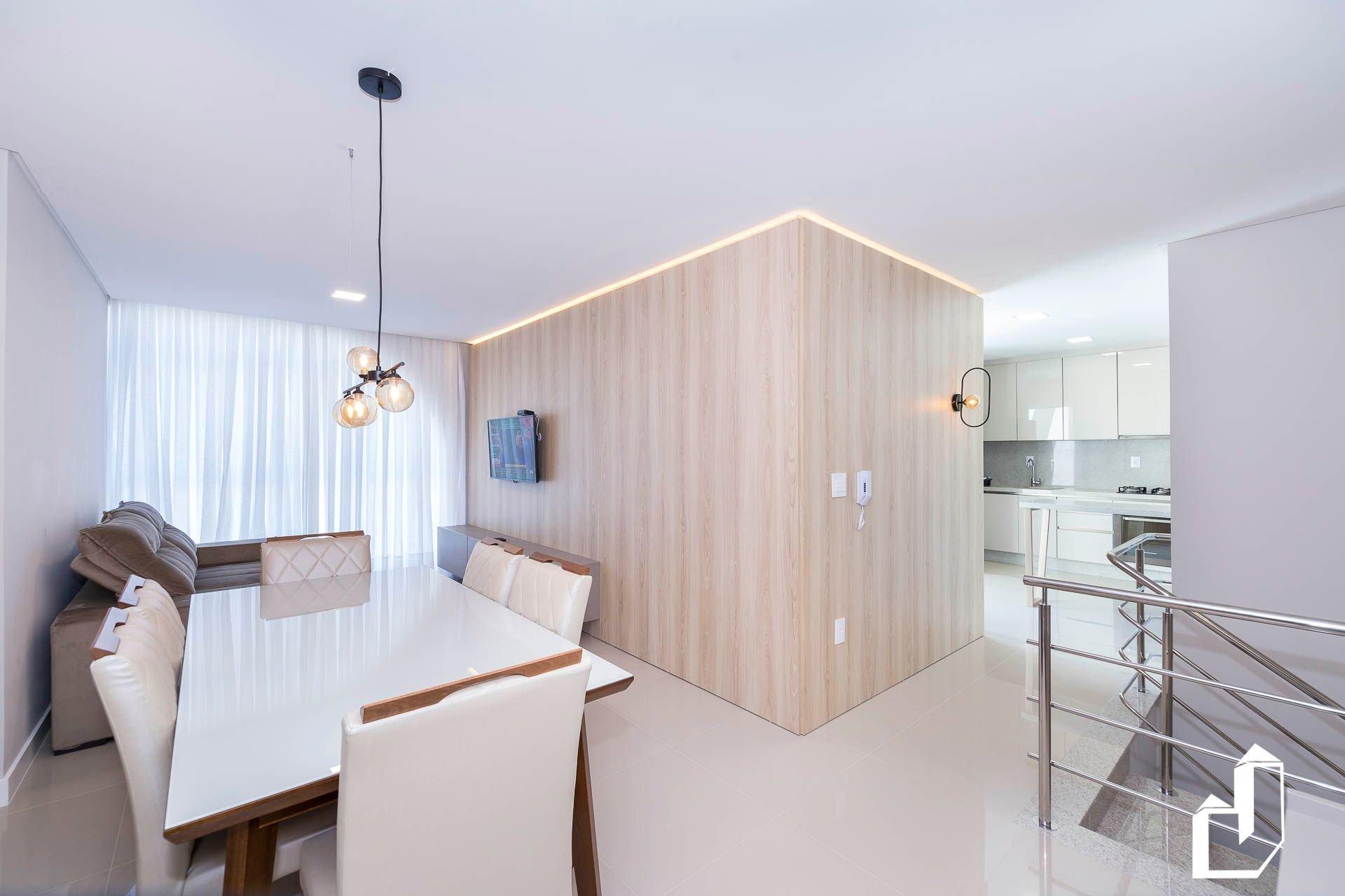 image-housing-carousel