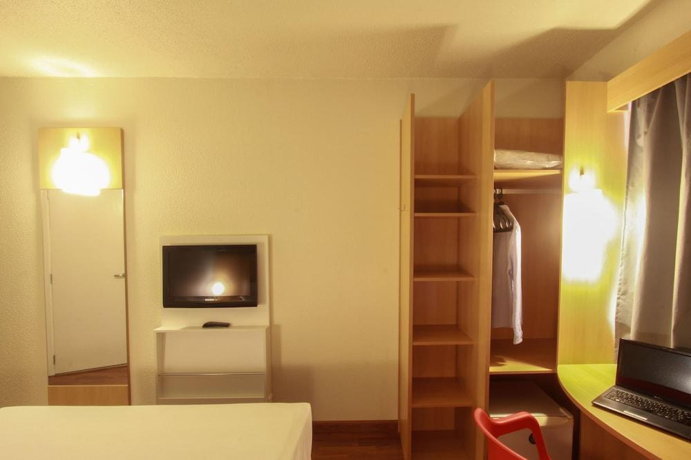 image-housing-carousel