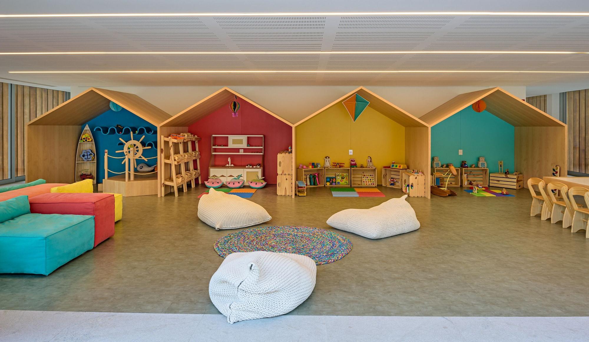 image-housing-carousel