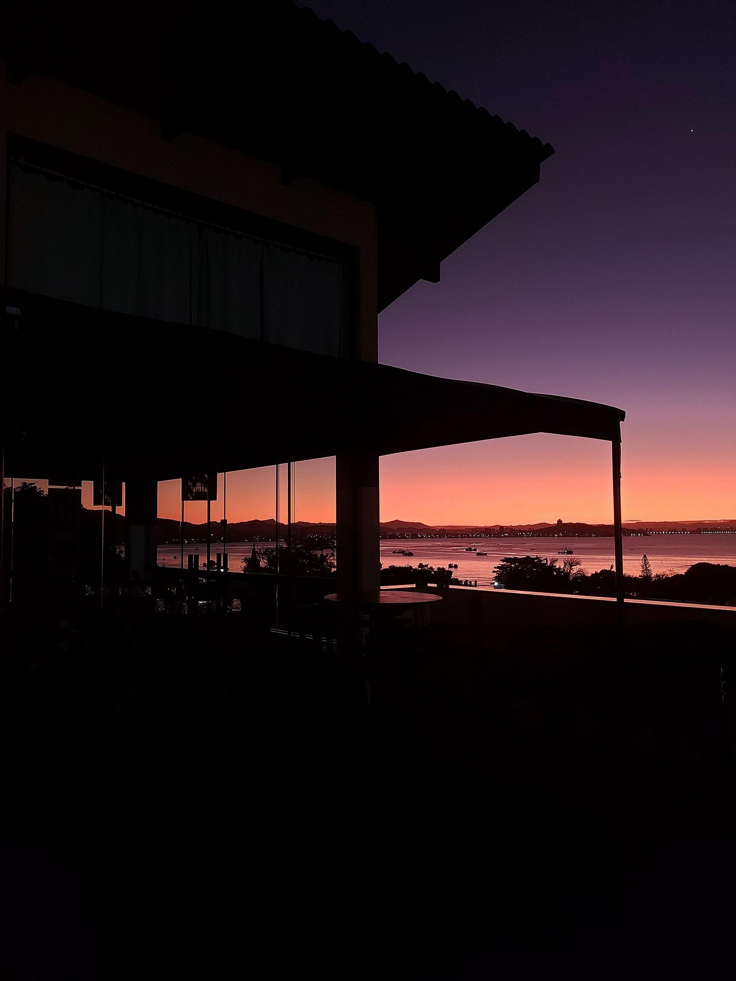 image-housing-carousel