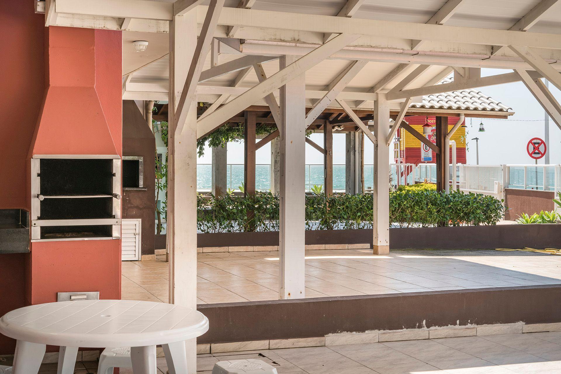 image-housing-carousel