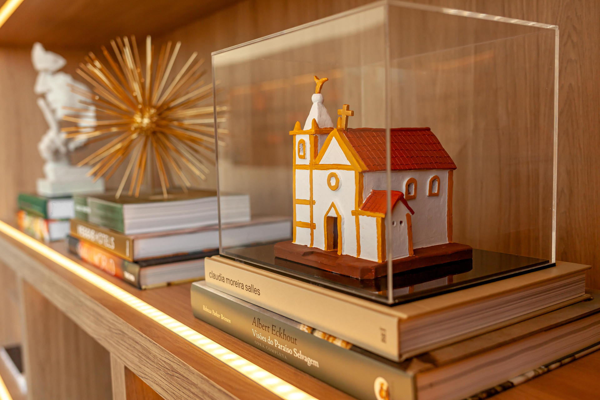 image-housing-carousel