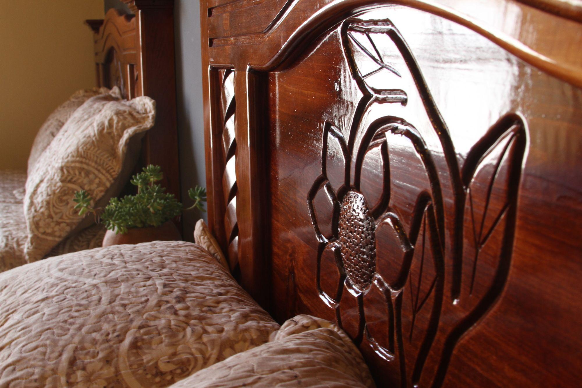 image-housing-carousel