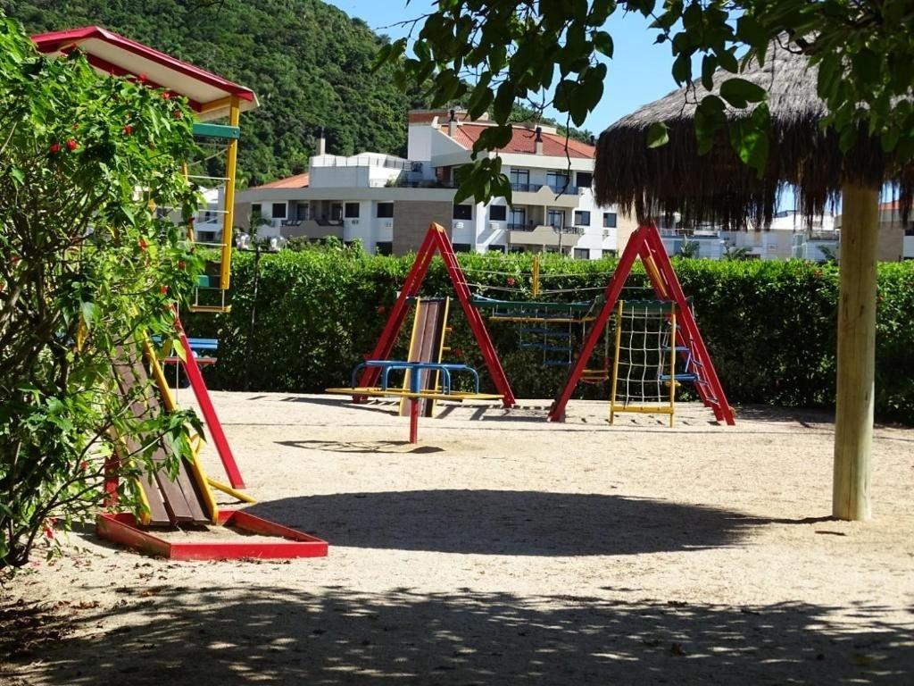 image-housing-carousel