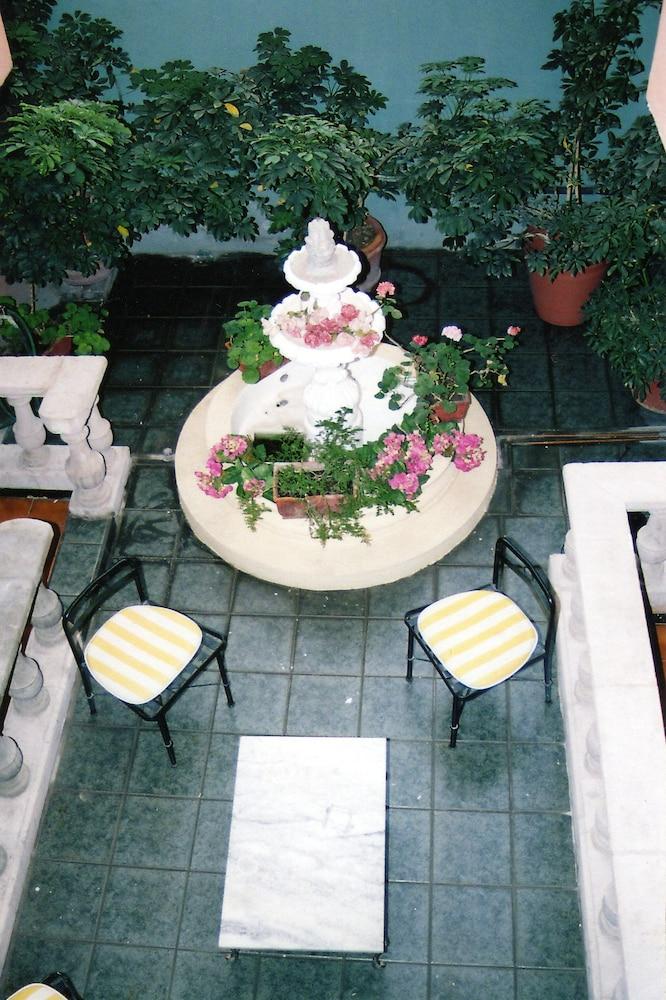 image-housing-carousel