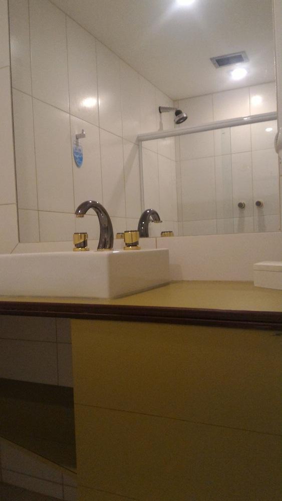 image-housing-carousel