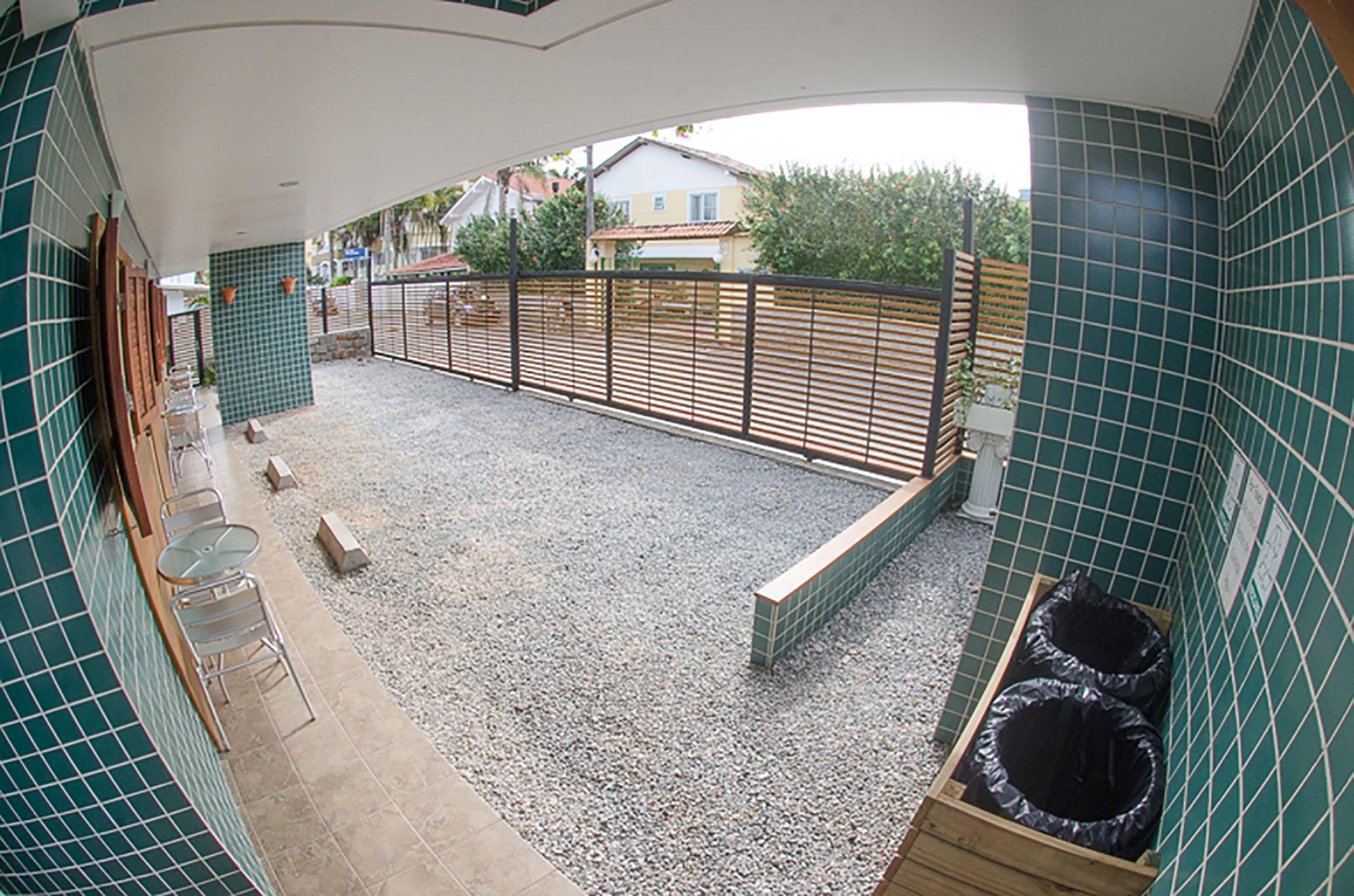 image-housing-carousel