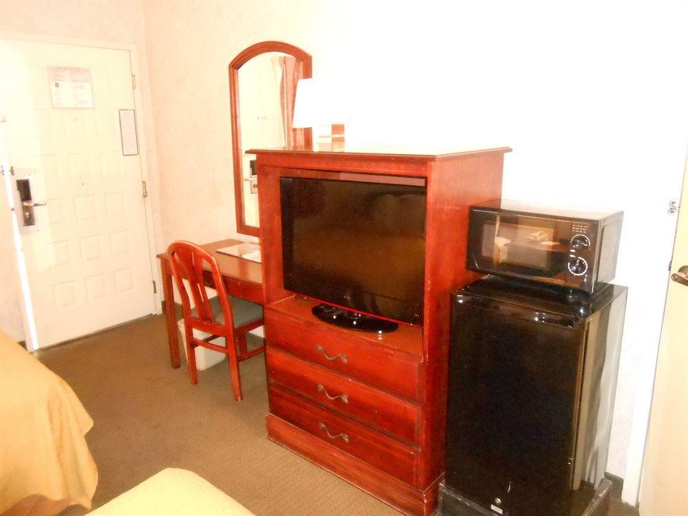 image-housing-carousel