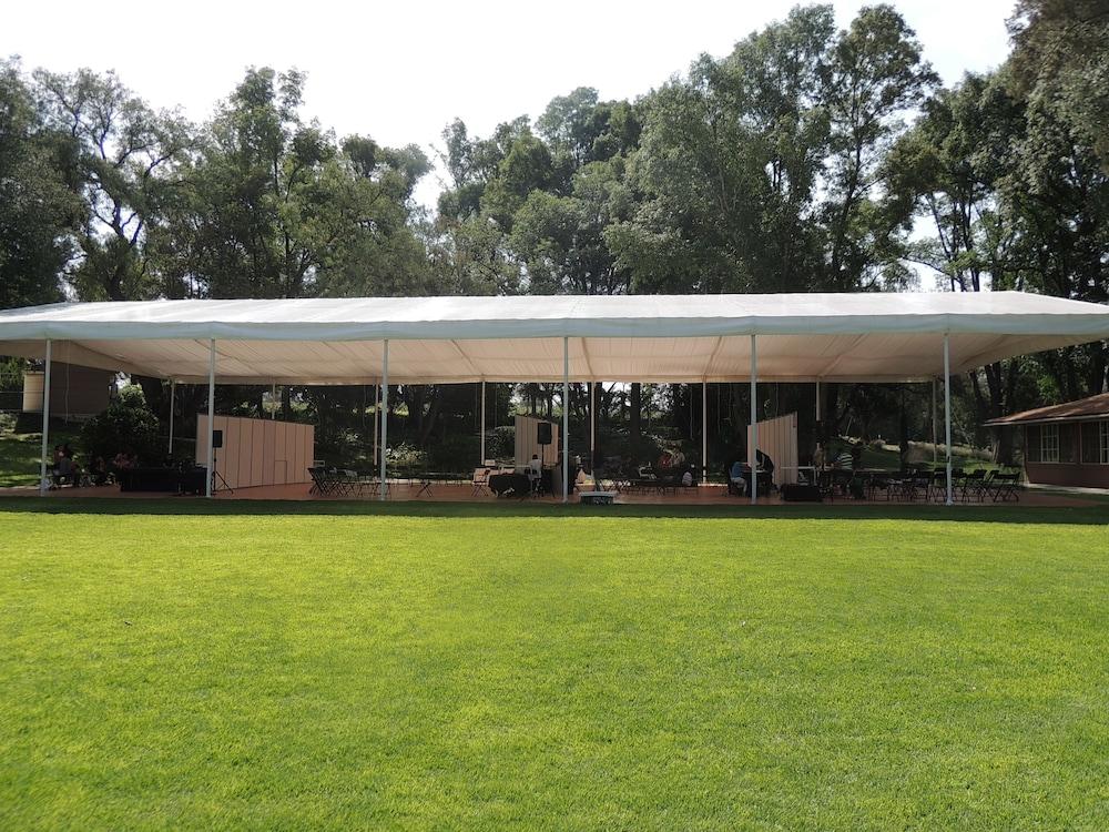 image-housing-carousel