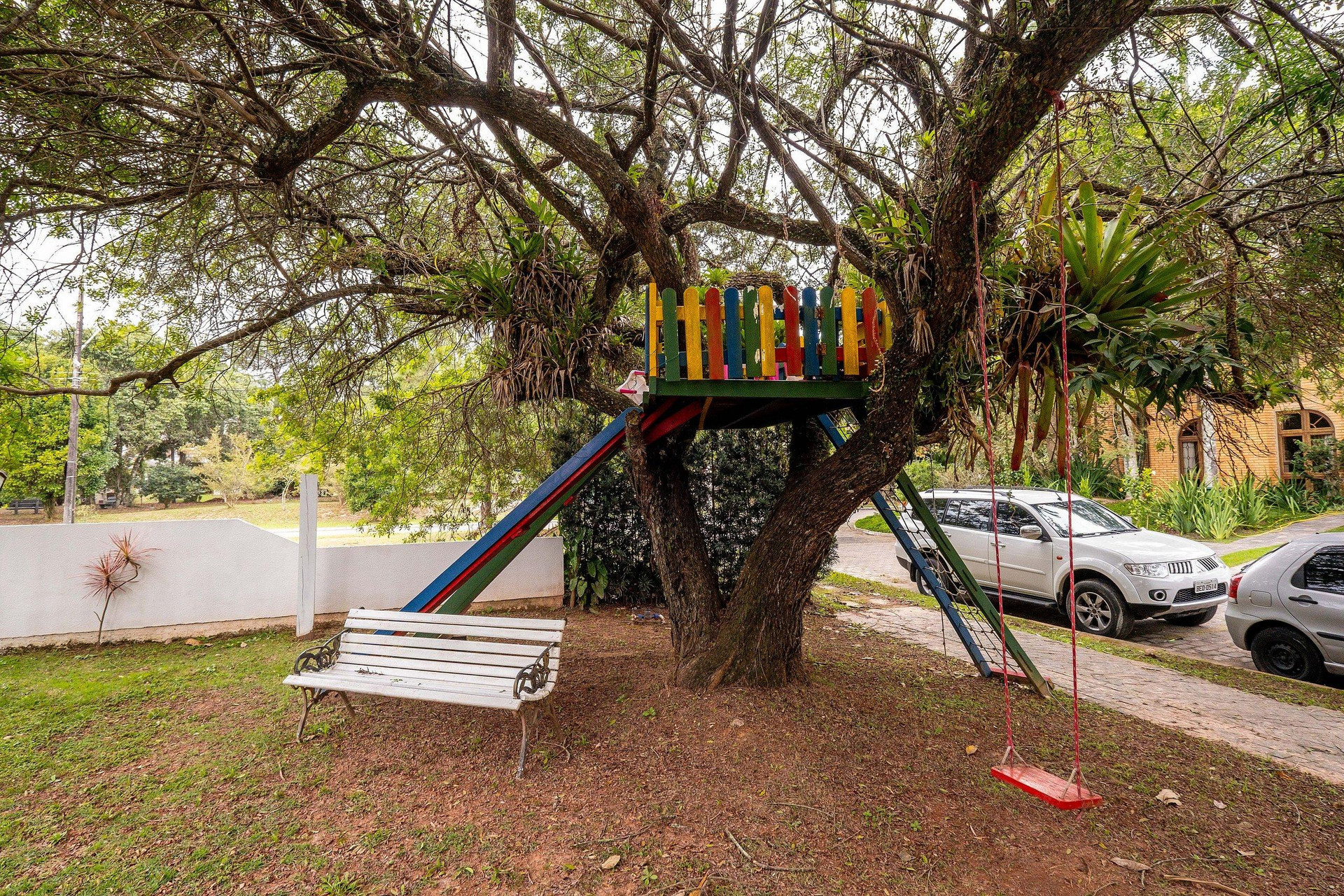 image-housing-carousel
