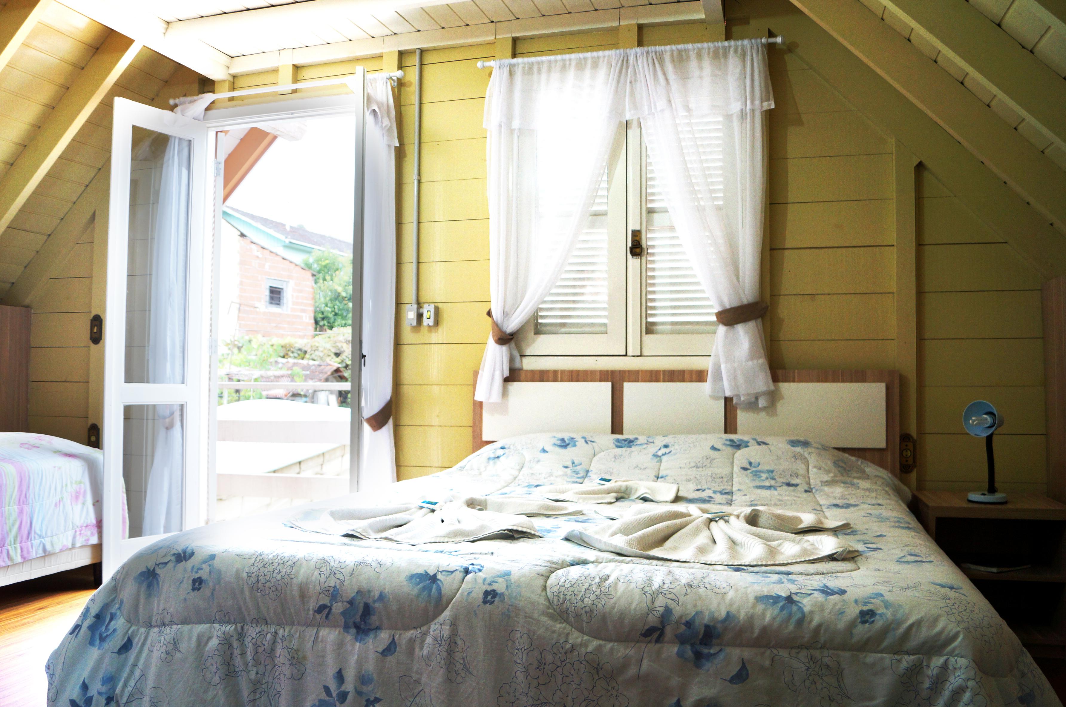 image-housing-carousel