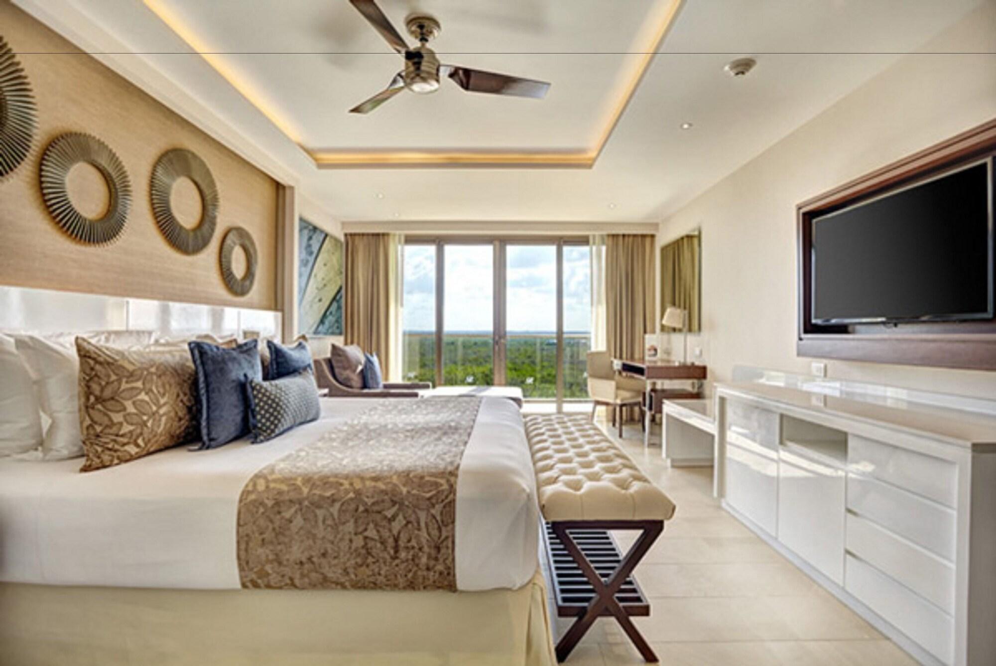 Luxury Suite with Terrace Jacuzzi