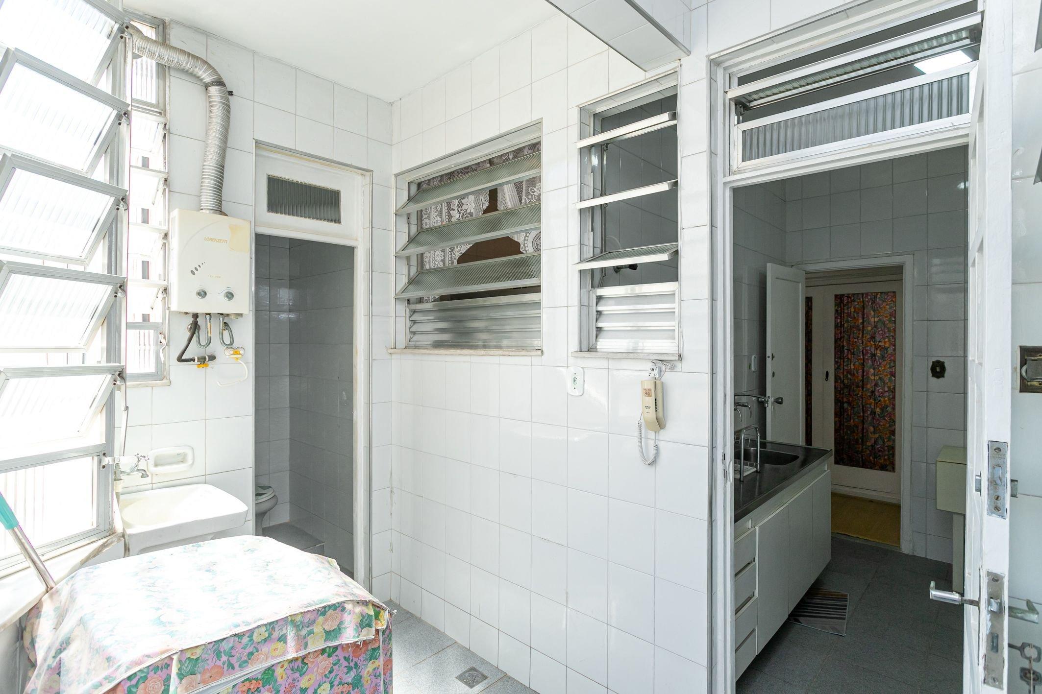 image-housing-carousel