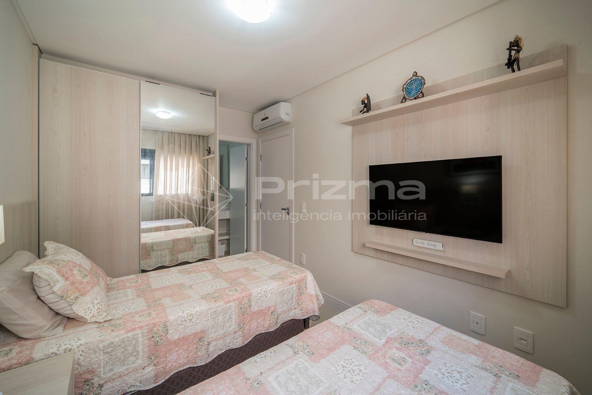 image-housing-carousel