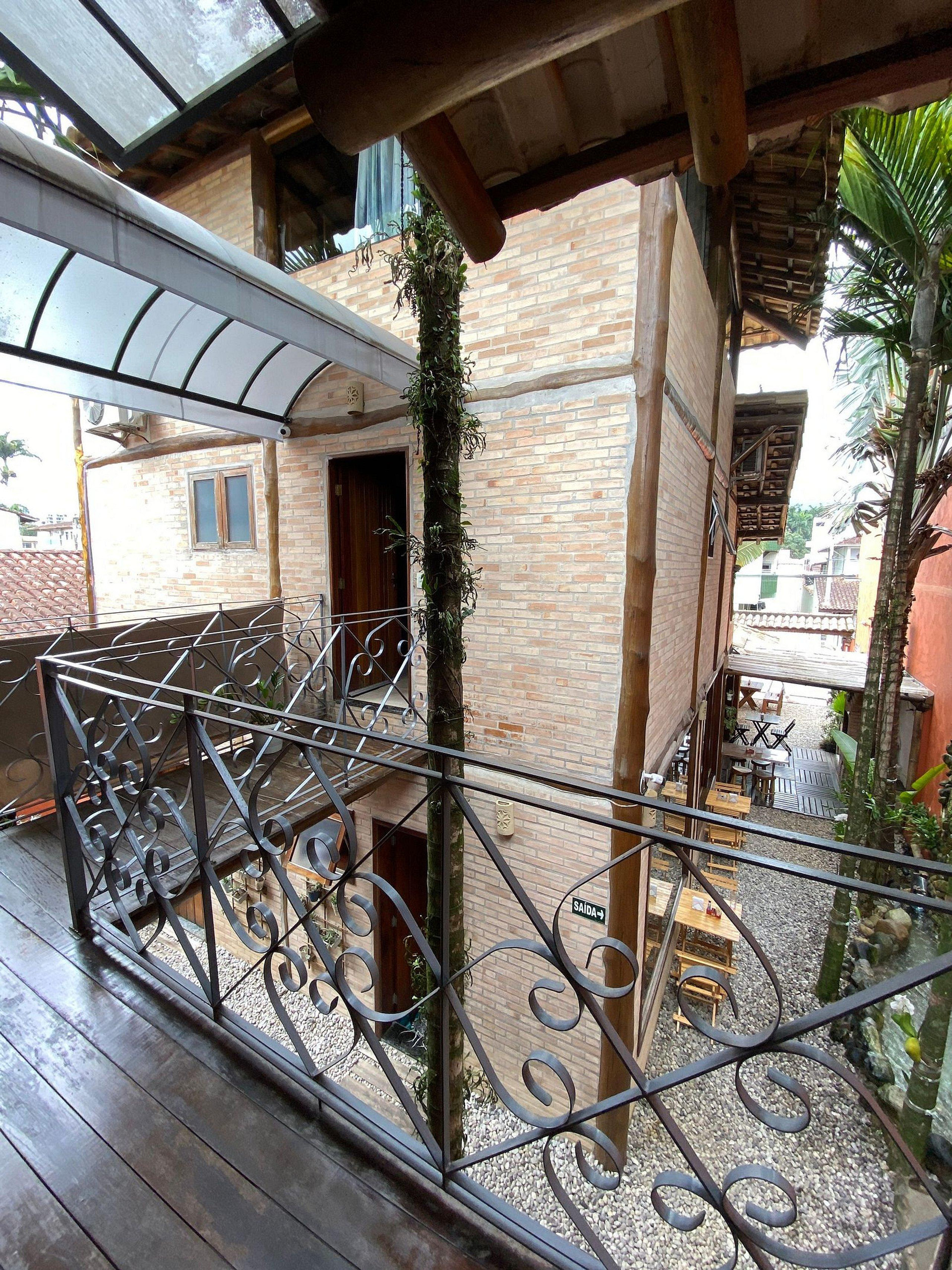 image-housing-carousel