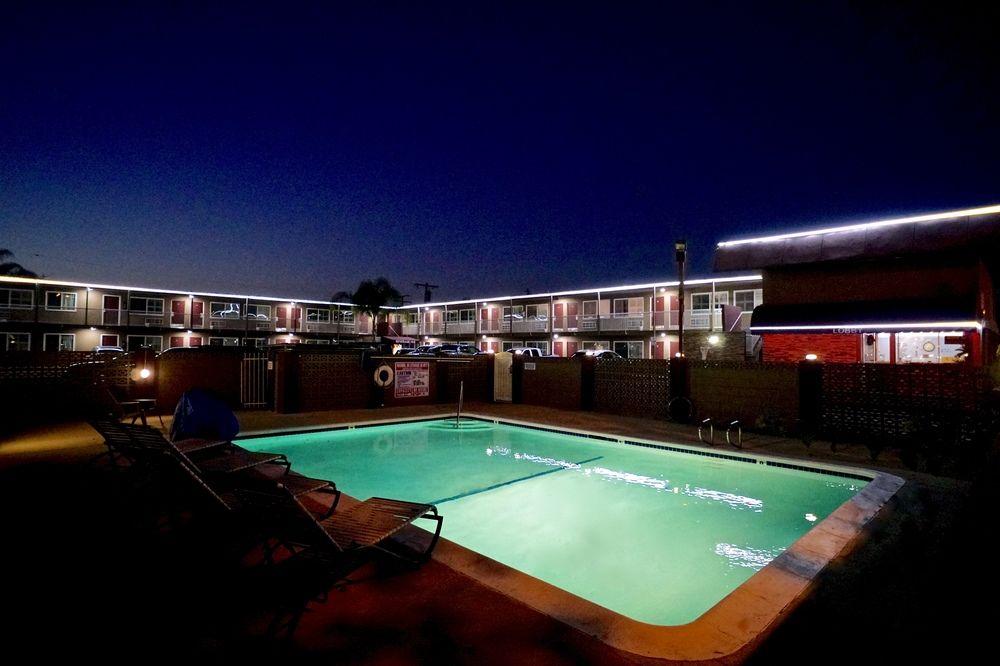 image-housing-carousel
