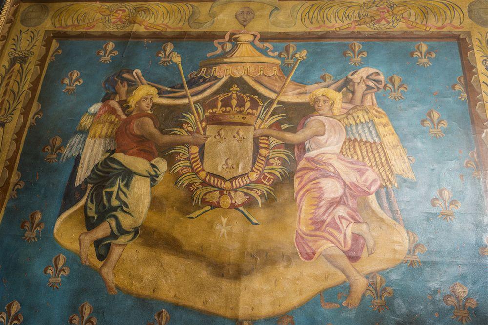 image-housing-carousel