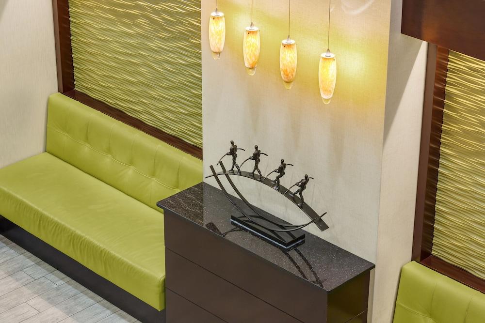 image-housing-carousel