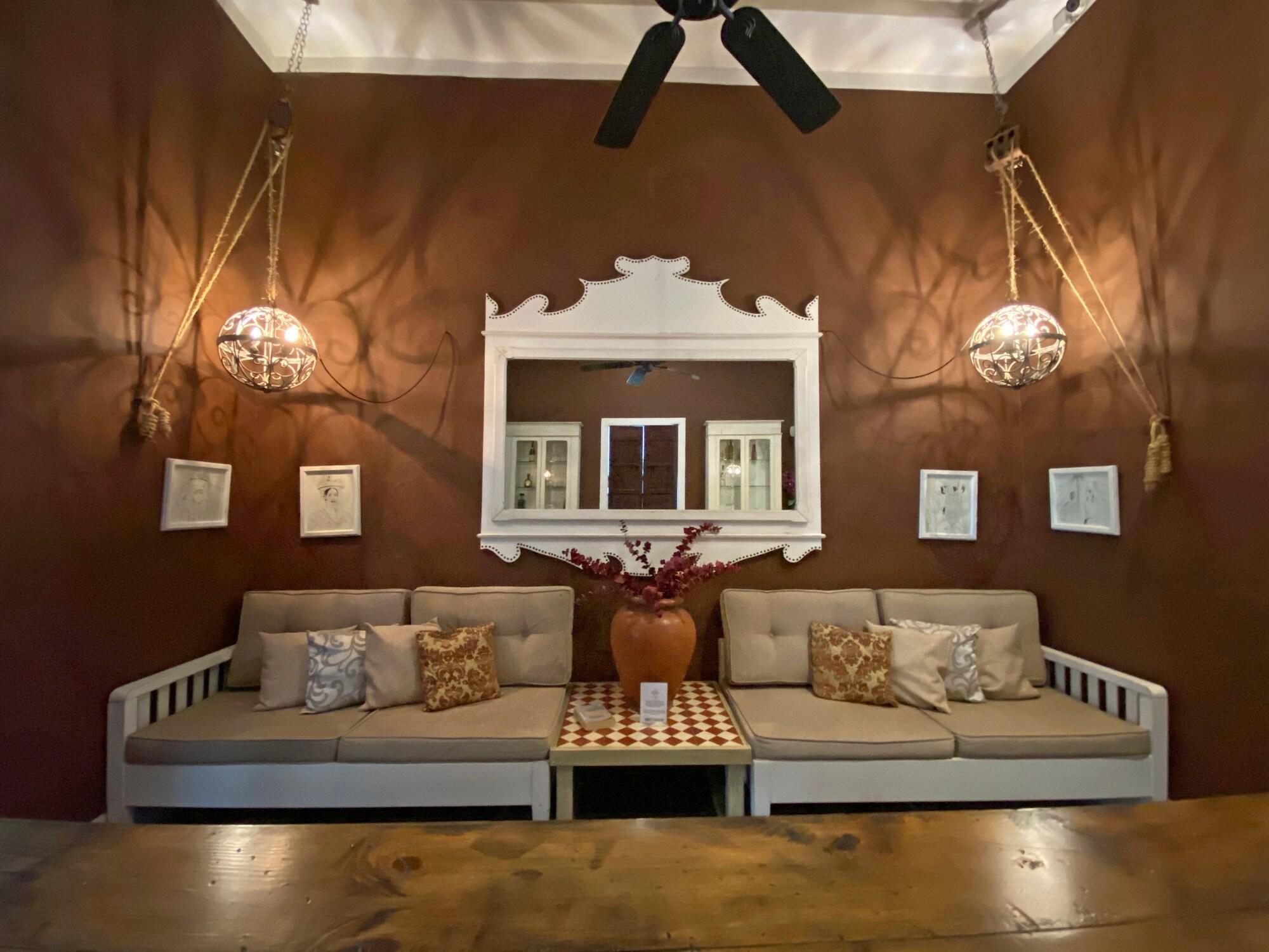 image-housing-carousel
