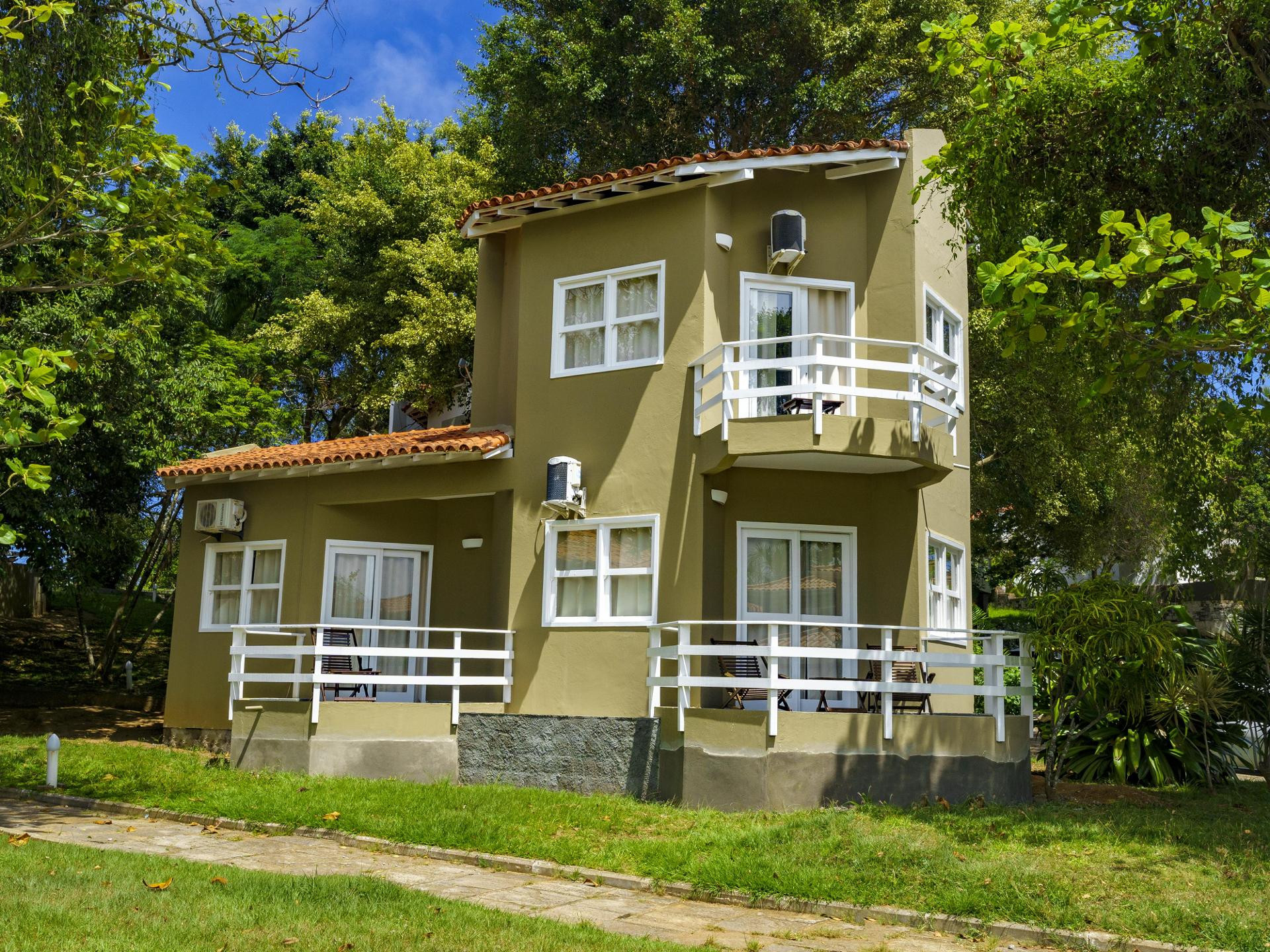 image-housing-carousel