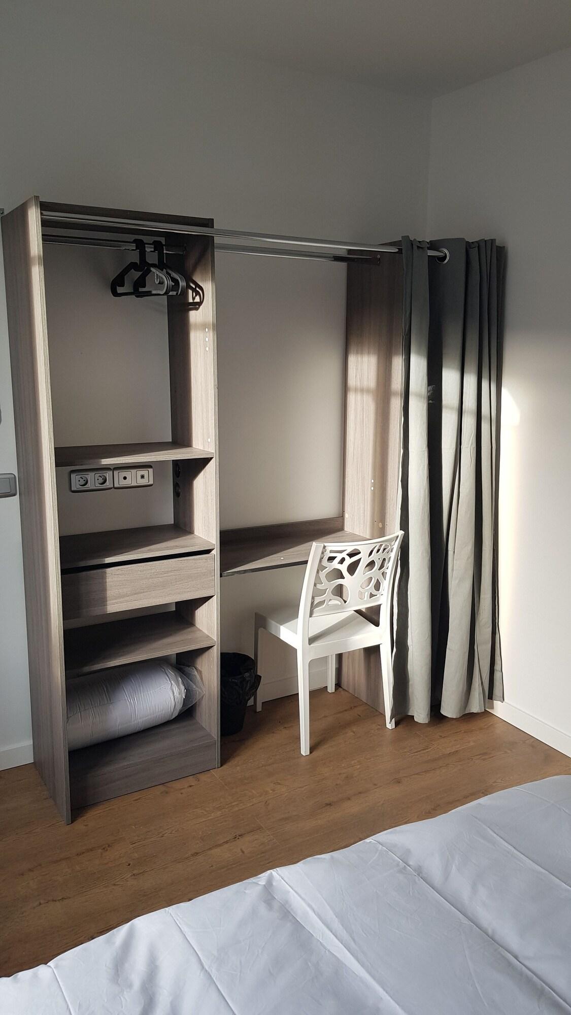 image-housing-carousel