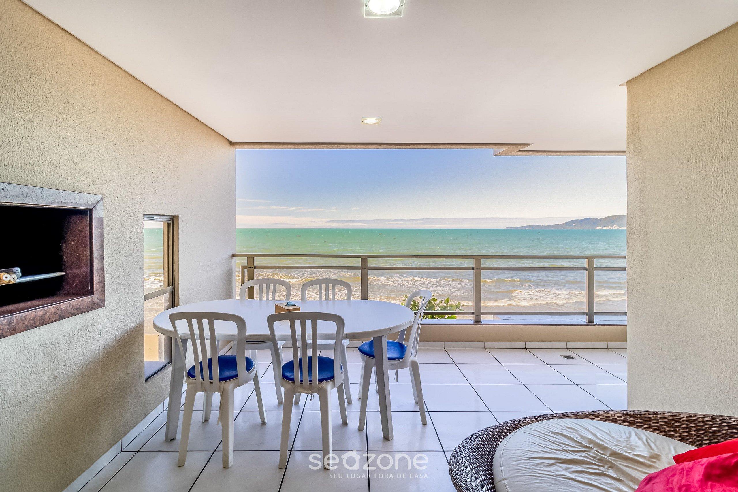 image-housing-carousel