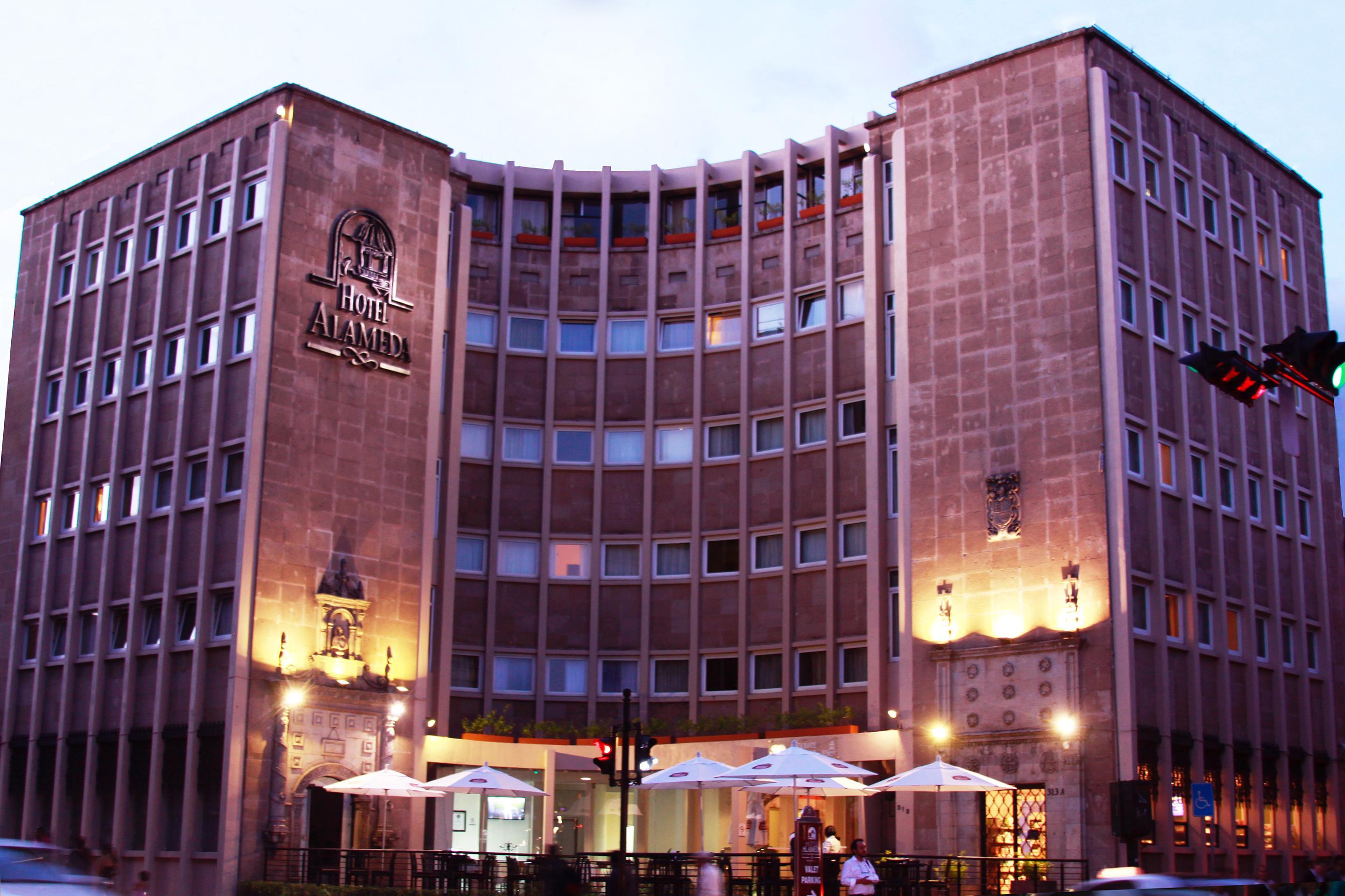 image-housing-carousel