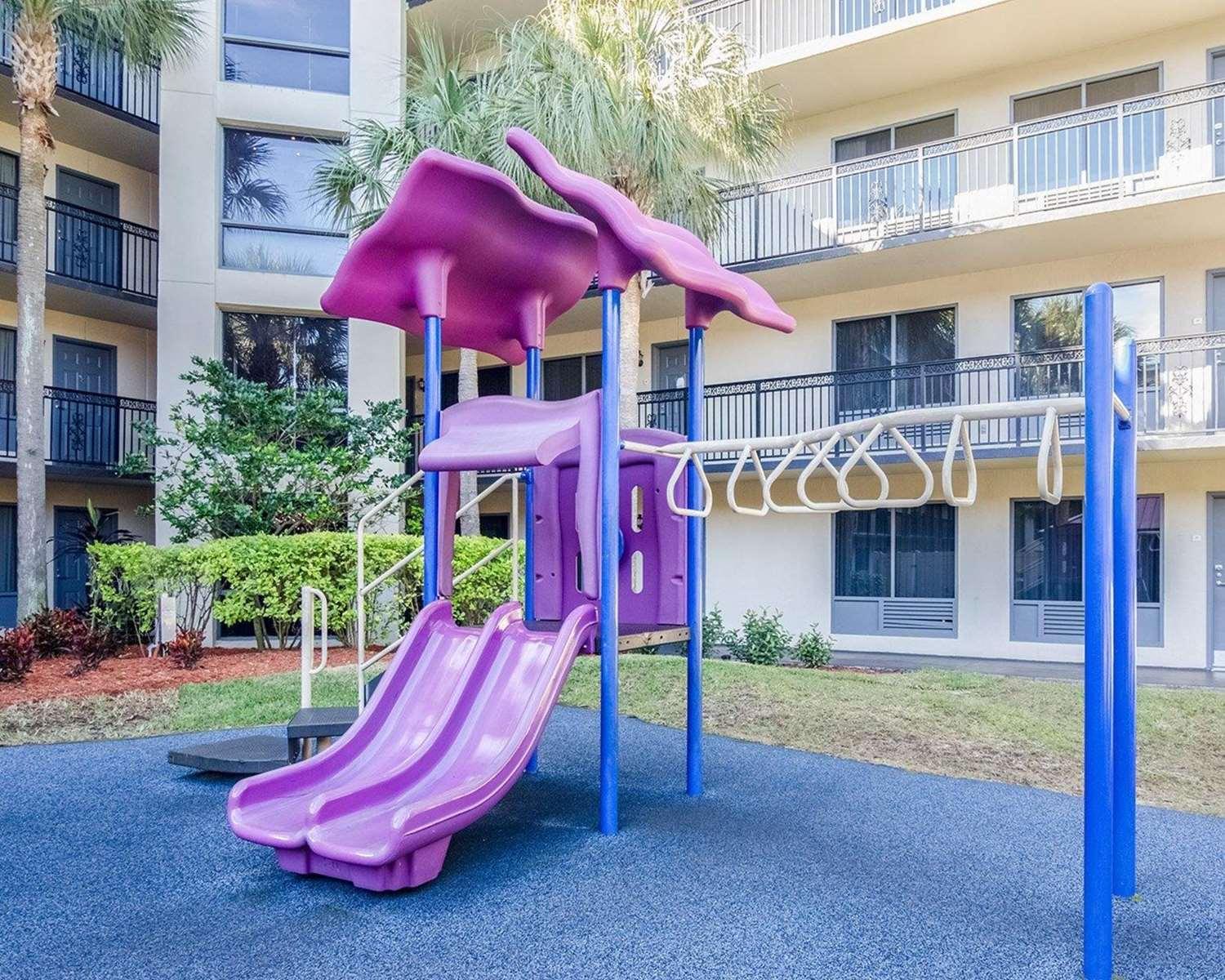 image-housing-carousel