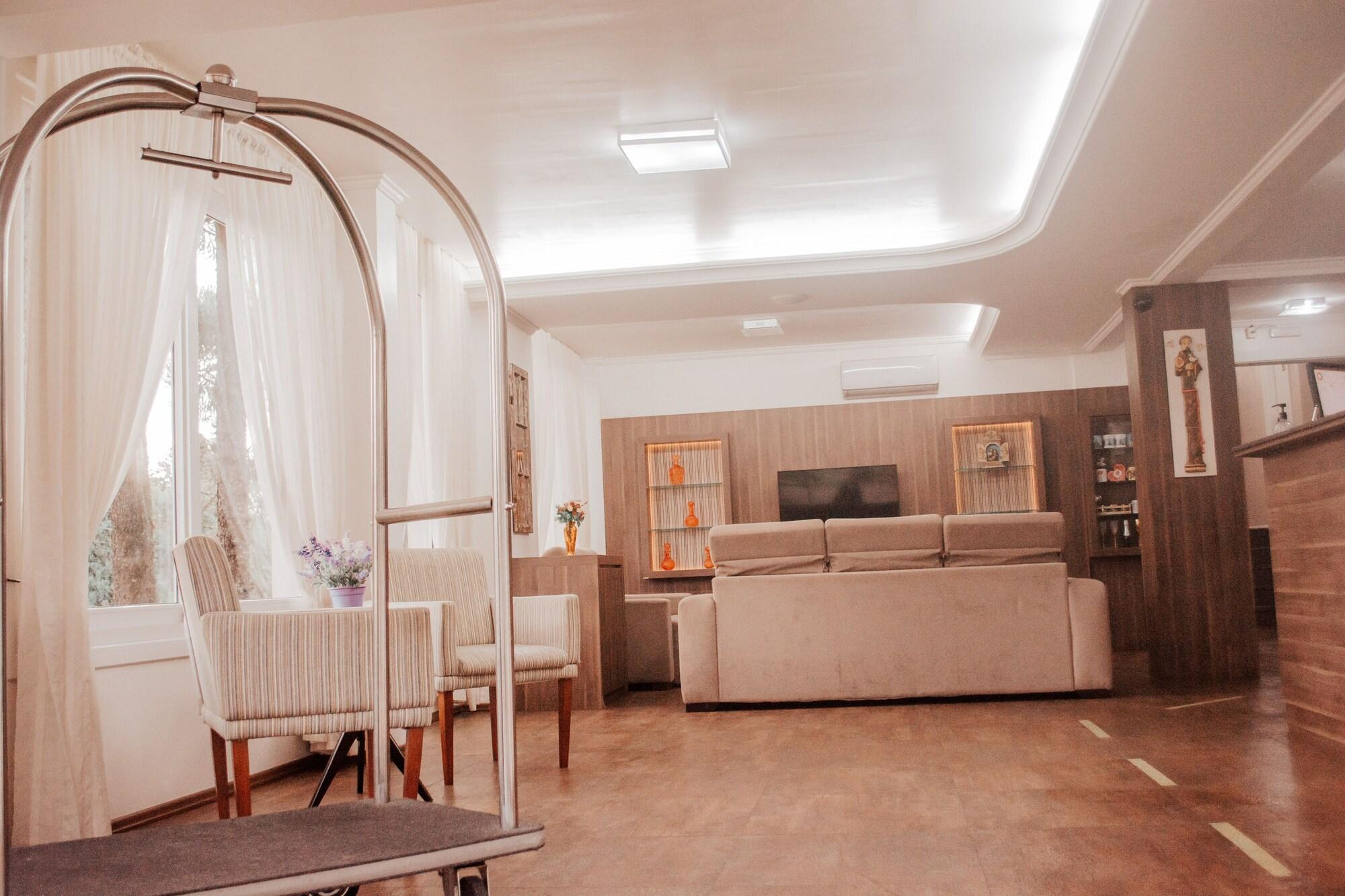 image-housing-carousel