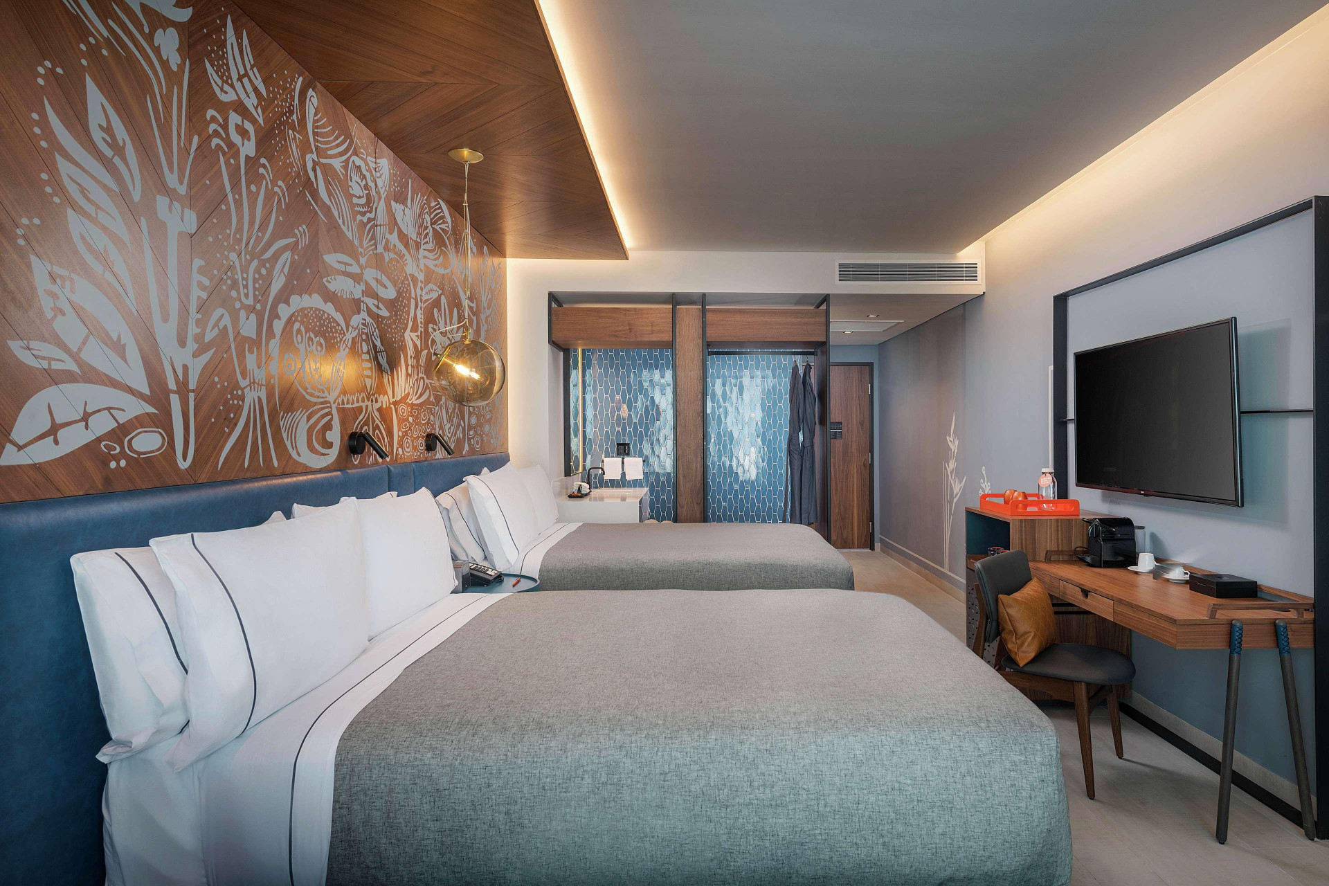 La Isla Two Queen Bed Room