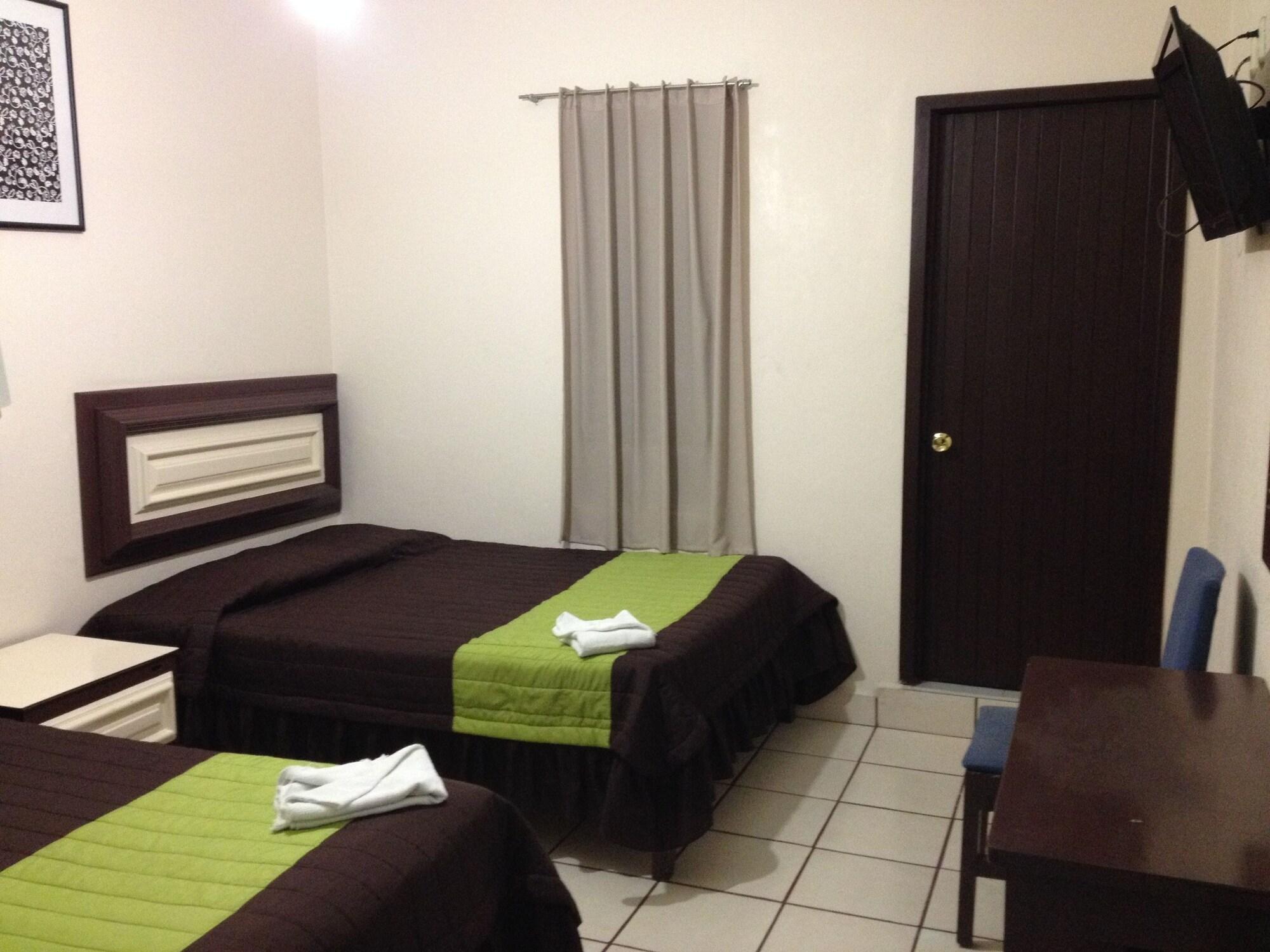 Hotel El Roble 4