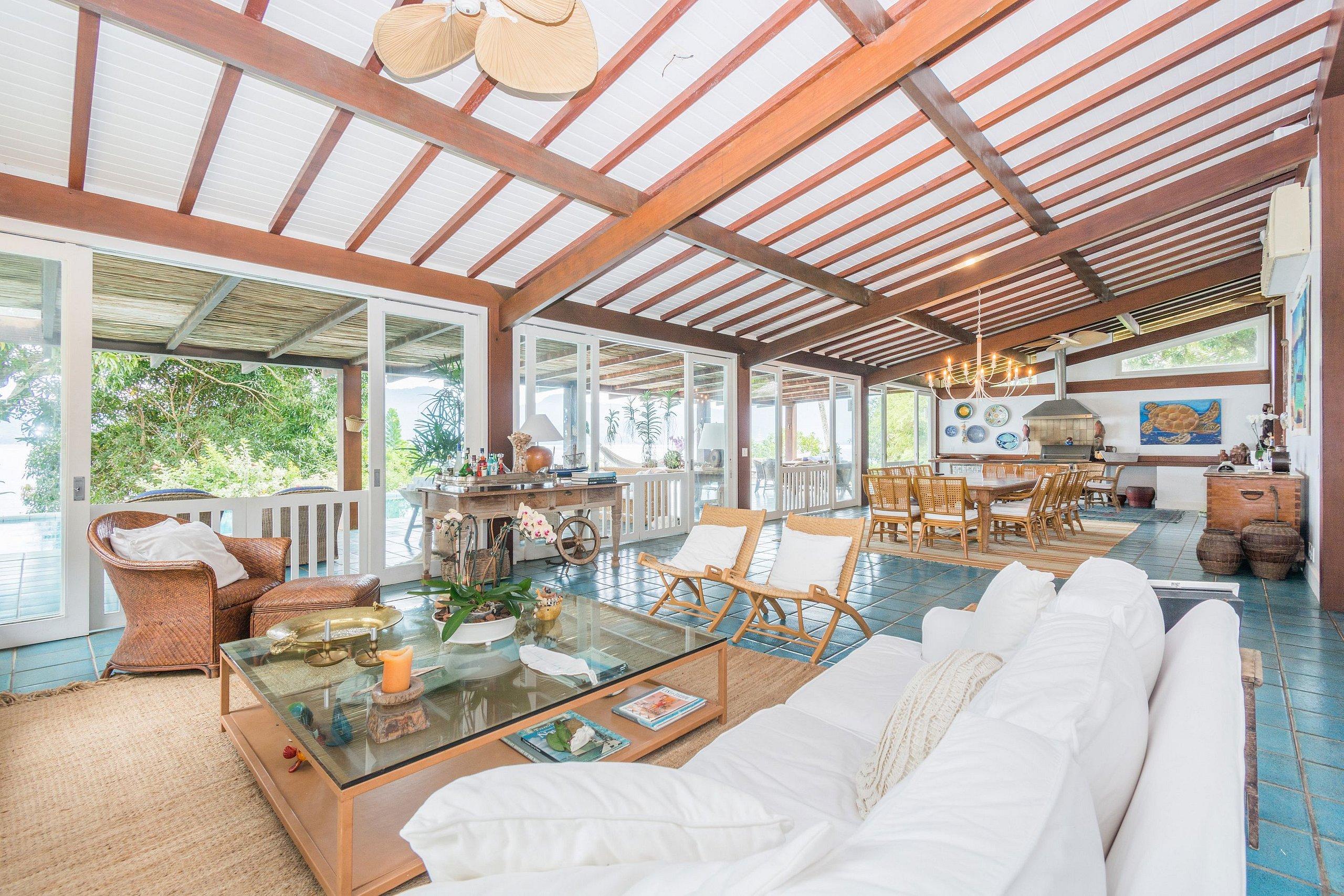 image-housing-carousel