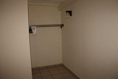 image-housing-carousel
