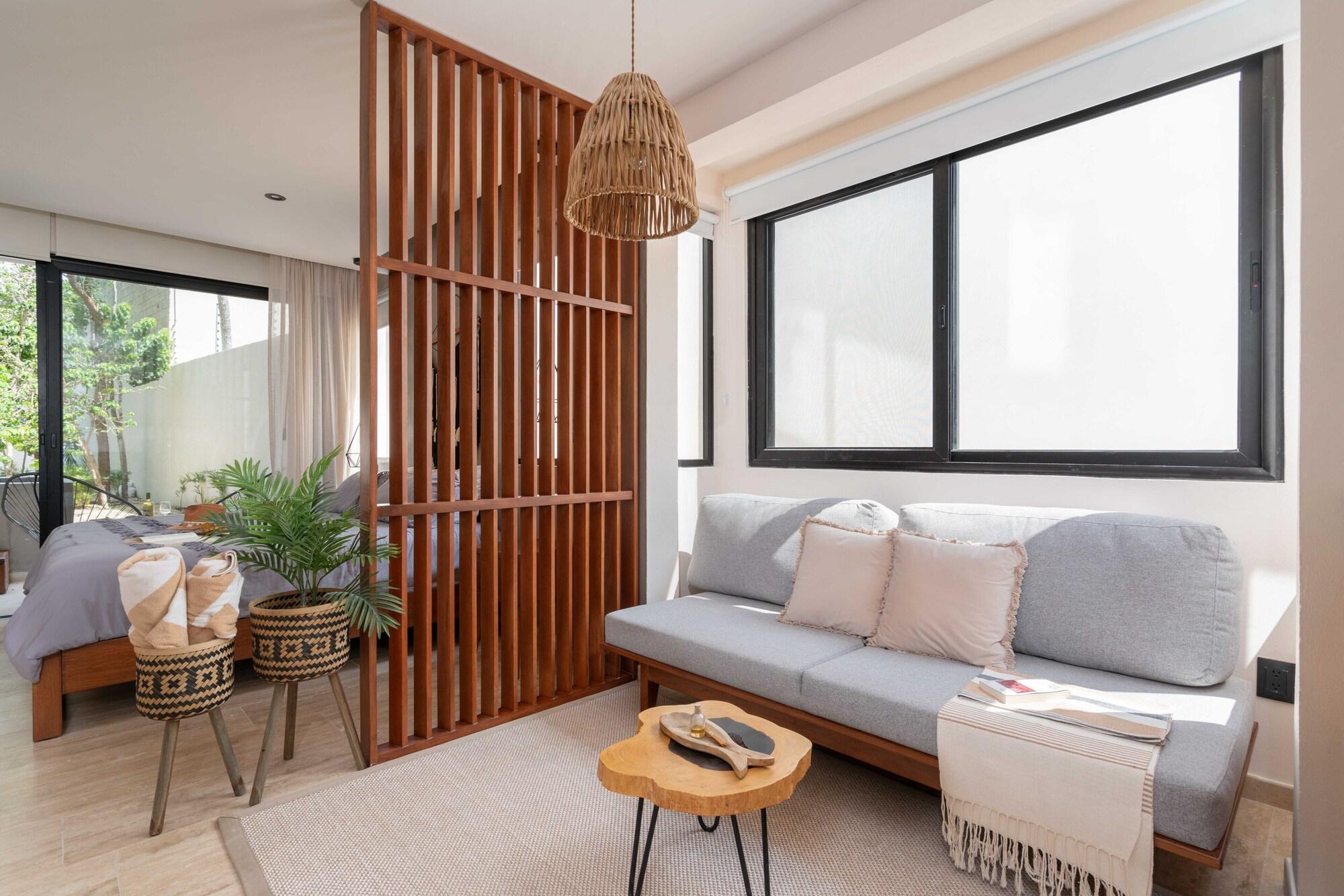 Suite junior, balcón, vista a la piscina