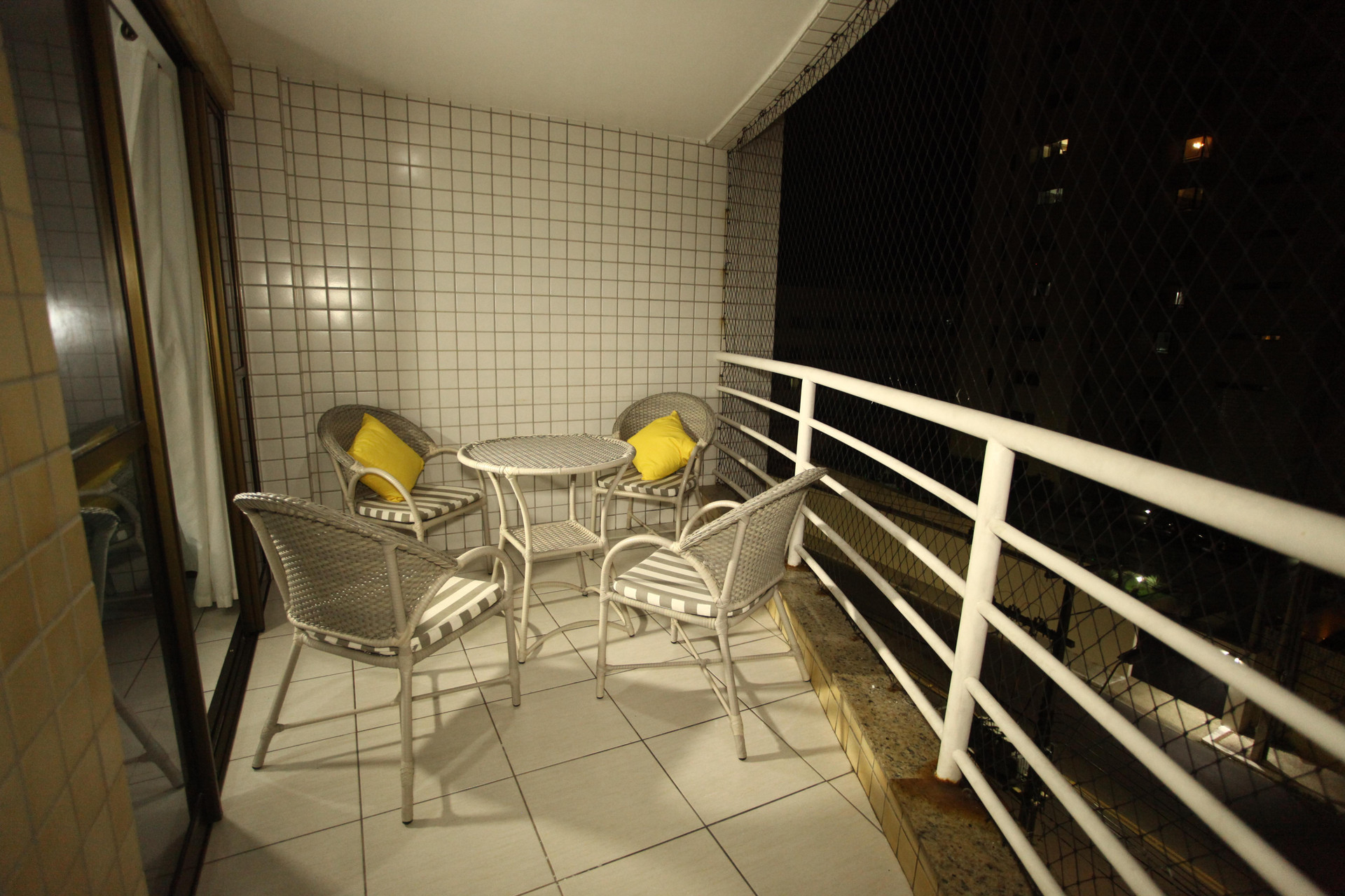 image-housing-carousel