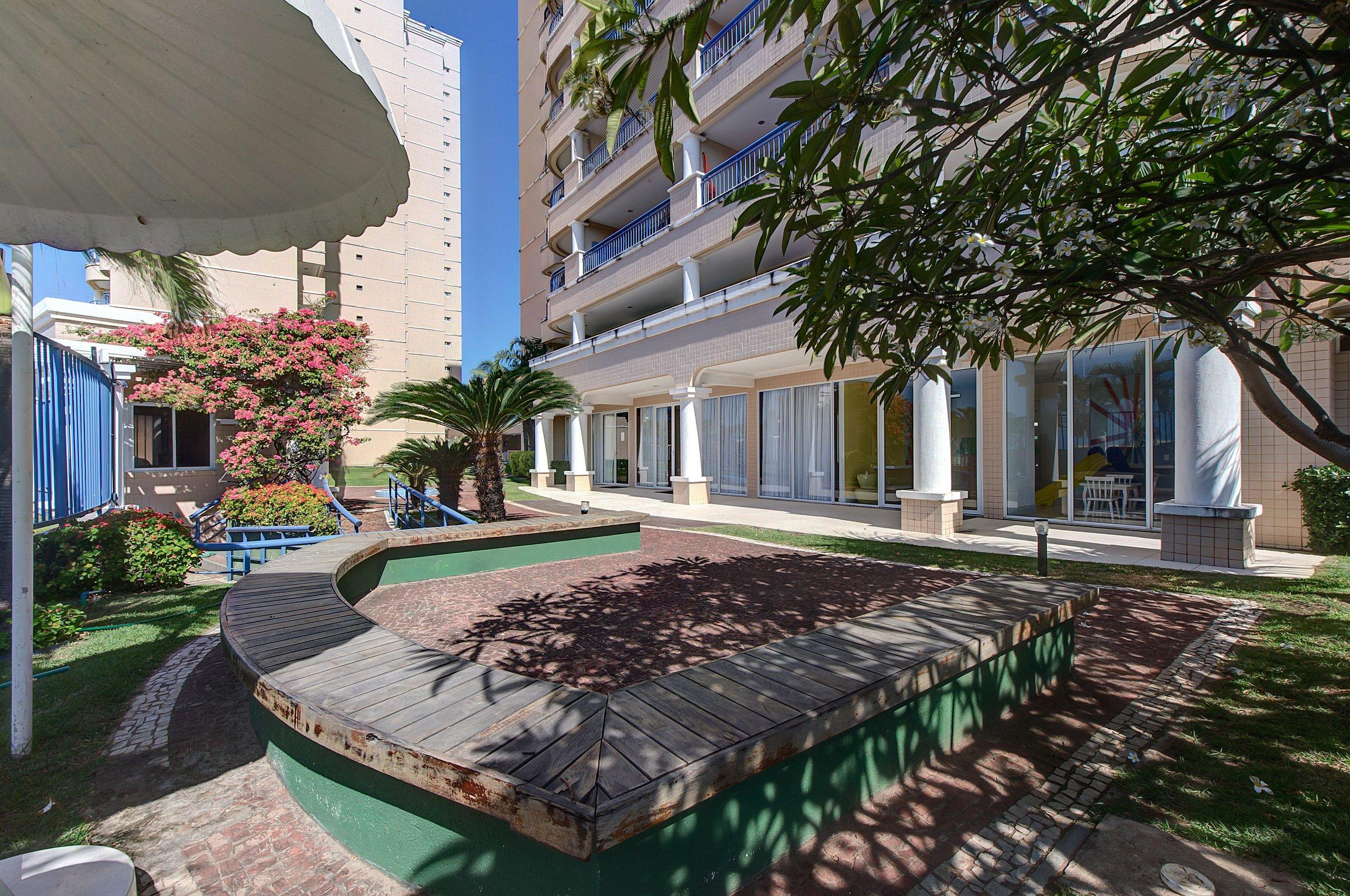 image-housing-carousel