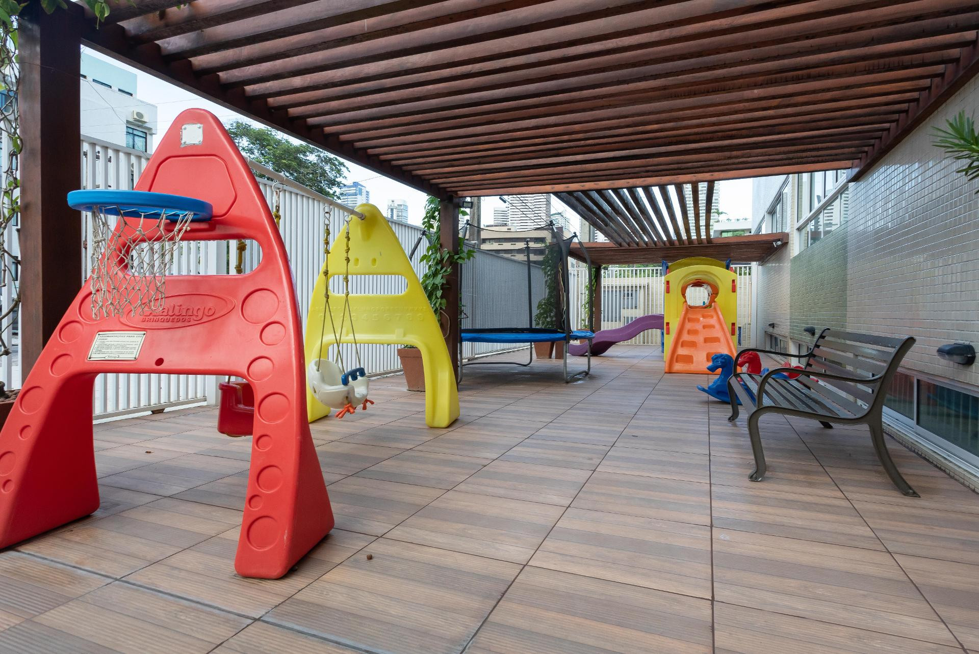 image-housing-carousel