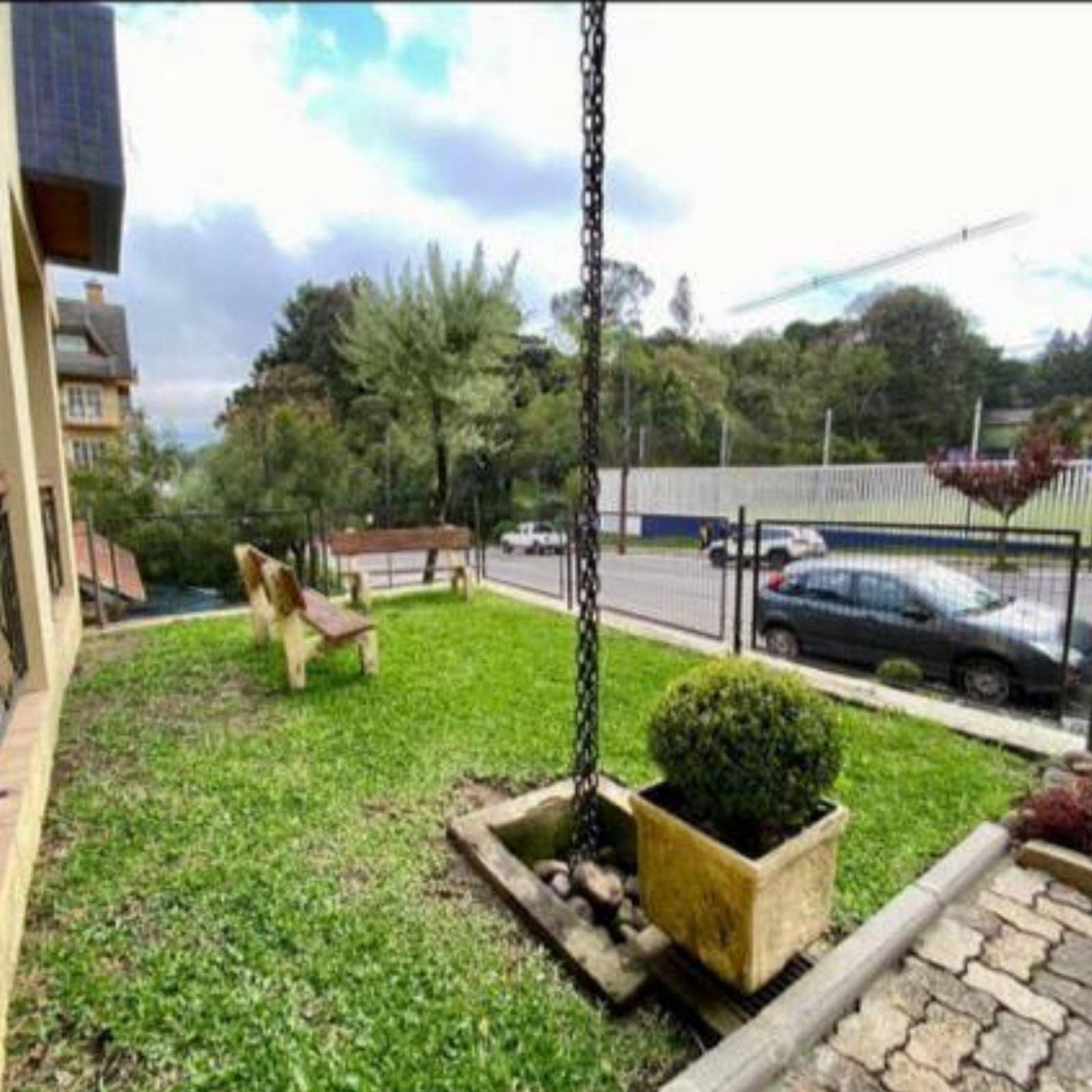 image-housing-carousel