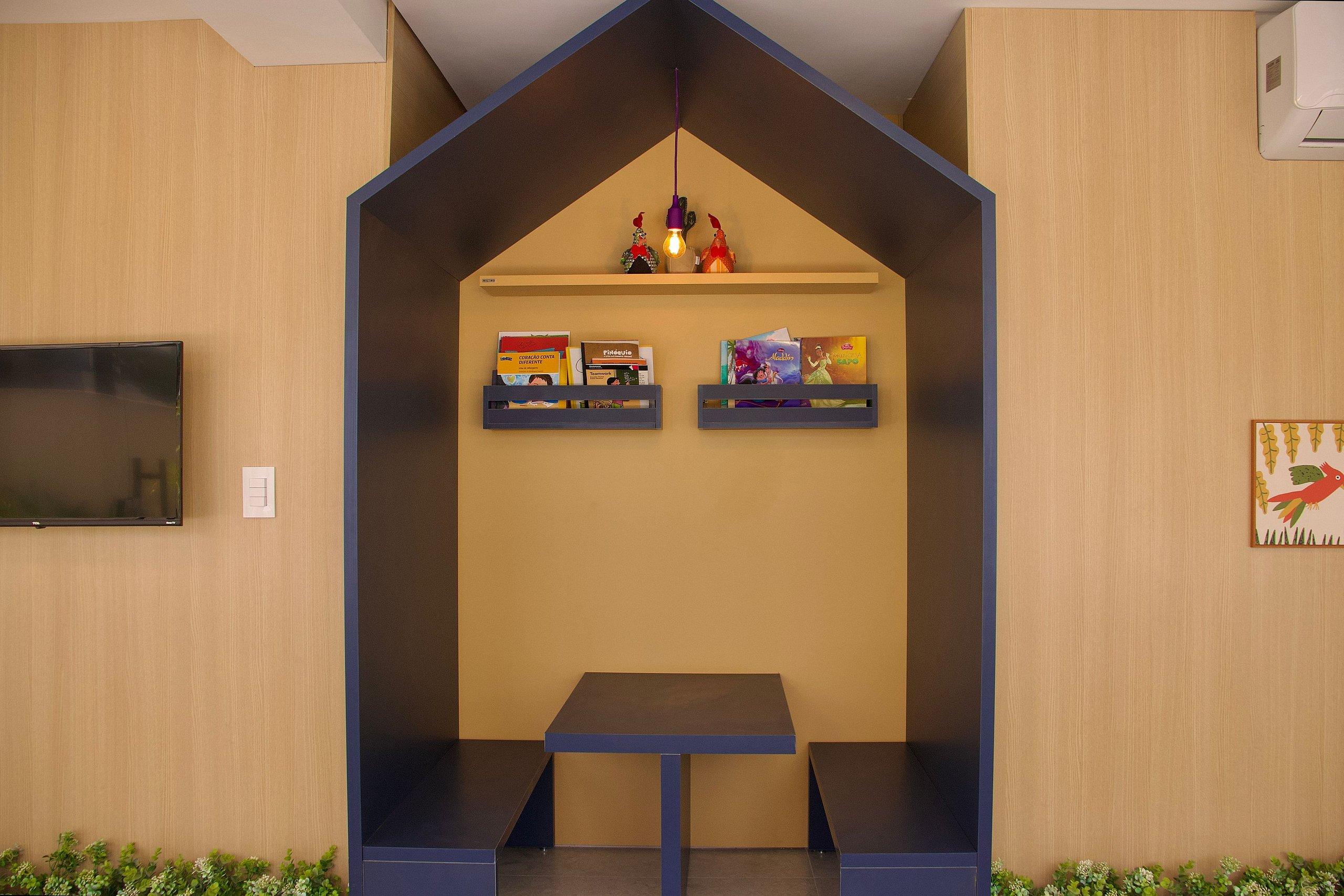 image-housing-carousel